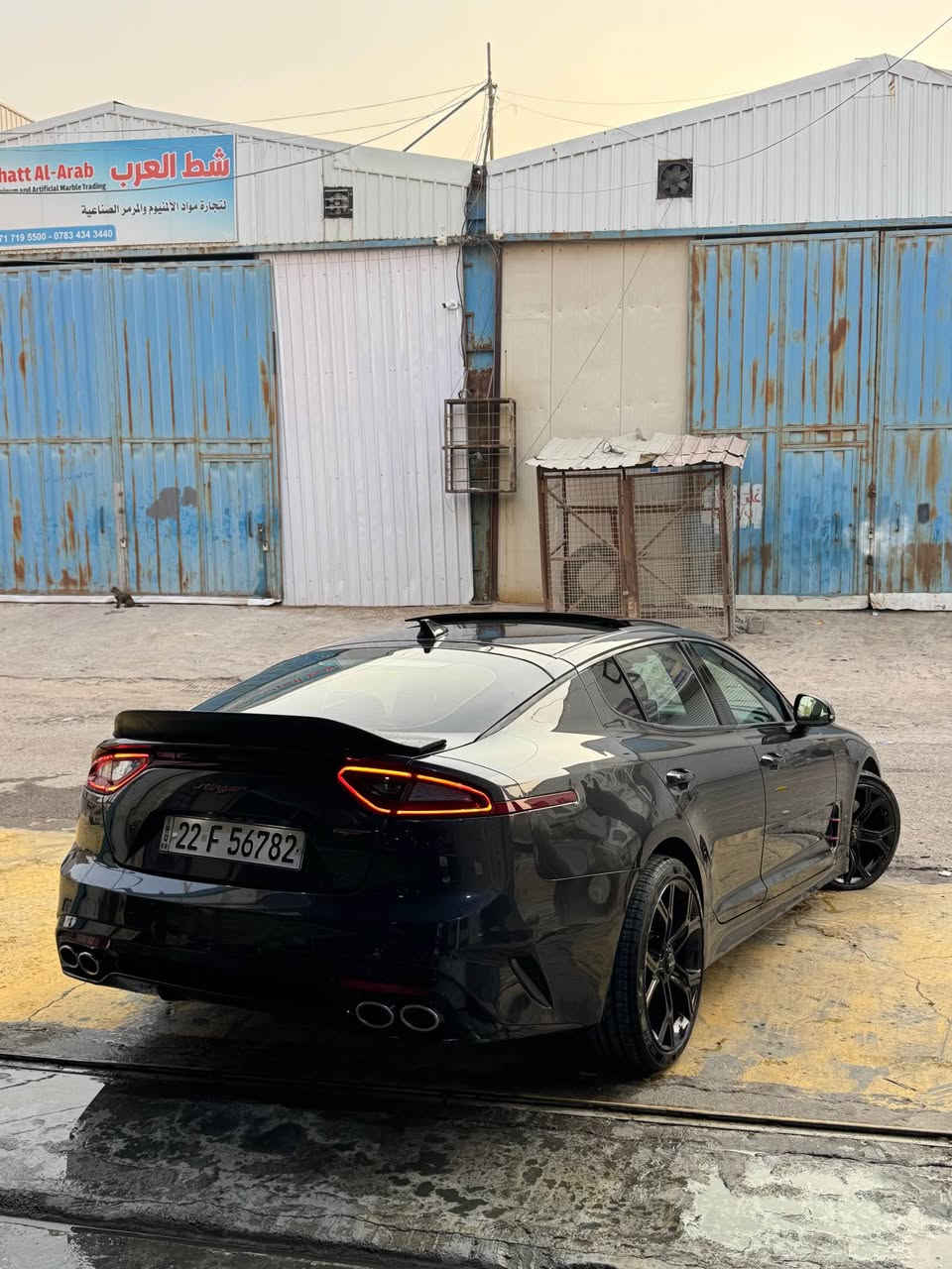 كيا ستنكر للبيع 

kIA STINGER GT2 2018 

 ستنكر GT2 
وارد امريكي ضربتها بنيد و جاملغ بدون شاصي و بيها بارد باب خلف السايق 
السيارة فول الفول قفلت الستنگر شنو ببالك مواصفات تلگاها بيها

▪️ محرك 3.3 لتر V6 توين تيربو.
▪️ قوة 368 حصان.
▪️ عزم 510 نيوتن.متر.
▪️  گير 8 سرعات.
▪️ دفع خلفي (RWD).
▪️ نظام تعليق إلكتروني متكيف (Electronic Suspension).
▪️ أوضاع قيادة (Eco / Comfort / Sport / Smart / Custom).
▪️ شفتات  تبديل خلف المقود 
▪️ مكابح Brembo رياضية أصلية.
▪️ إطارات رياضية عريضة.
▪️ مرايا كهربائية قابلة للطي مع تسخين.
▪️ فتحة سقف بانوراما.

▪️ شاشة 10.25 إنج.
▪️ دعم Apple CarPlay وAndroid Auto.
▪️ نظام صوت Lexicon الفاخر بـ15 سماعة.
▪️ شاحن لاسلكي للهاتف.
▪️داتا شو على الزجاج الامامي (HUD).
▪️ تشغيل السيارة عن بعد.
▪️ دخول ذكي وتشغيل بصمة.

▪️ مقاعد جلد نابا فاخرة.
▪️ مقاعد أمامية كهربائية.
▪️ ذاكرة لمقعد السائق.
▪️ تبريد وتدفئة للمقاعد الأمامية.
▪️ تدفئة للمقاعد الخلفية.
▪️ تدفئة للمقود.
▪️ إضاءة داخلية Ambient Lighting.
▪️ مراية داخلية تعتيم أوتوماتيكي.

▪️ كاميرات 360 درجة.
▪️ كاميرات للنقطة العمياء داخل شاشة العدادات.
▪️ حساسات أمامية وخلفية.
▪️ رادار أمامي.
▪️ مثبت سرعة ذكي.
▪️ نظام المحافظة على المسار.
▪️ مساعد تتبع المسار.
▪️ التحذير من مغادرة المسار.
▪️ فرملة طوارئ أوتوماتيكية.
▪️ مراقبة النقطة العمياء.
▪️ تنبيه حركة المرور الخلفية مع الكبح.
▪️ نظام الخروج الآمن من السيارة.
▪️ باب خلفي كهربائي.
▪️ زجاج خلفي مظلل من المصنع.
هاتف *********** العنوان بلبصره
السعر 135 و بيها مجال Singapore
