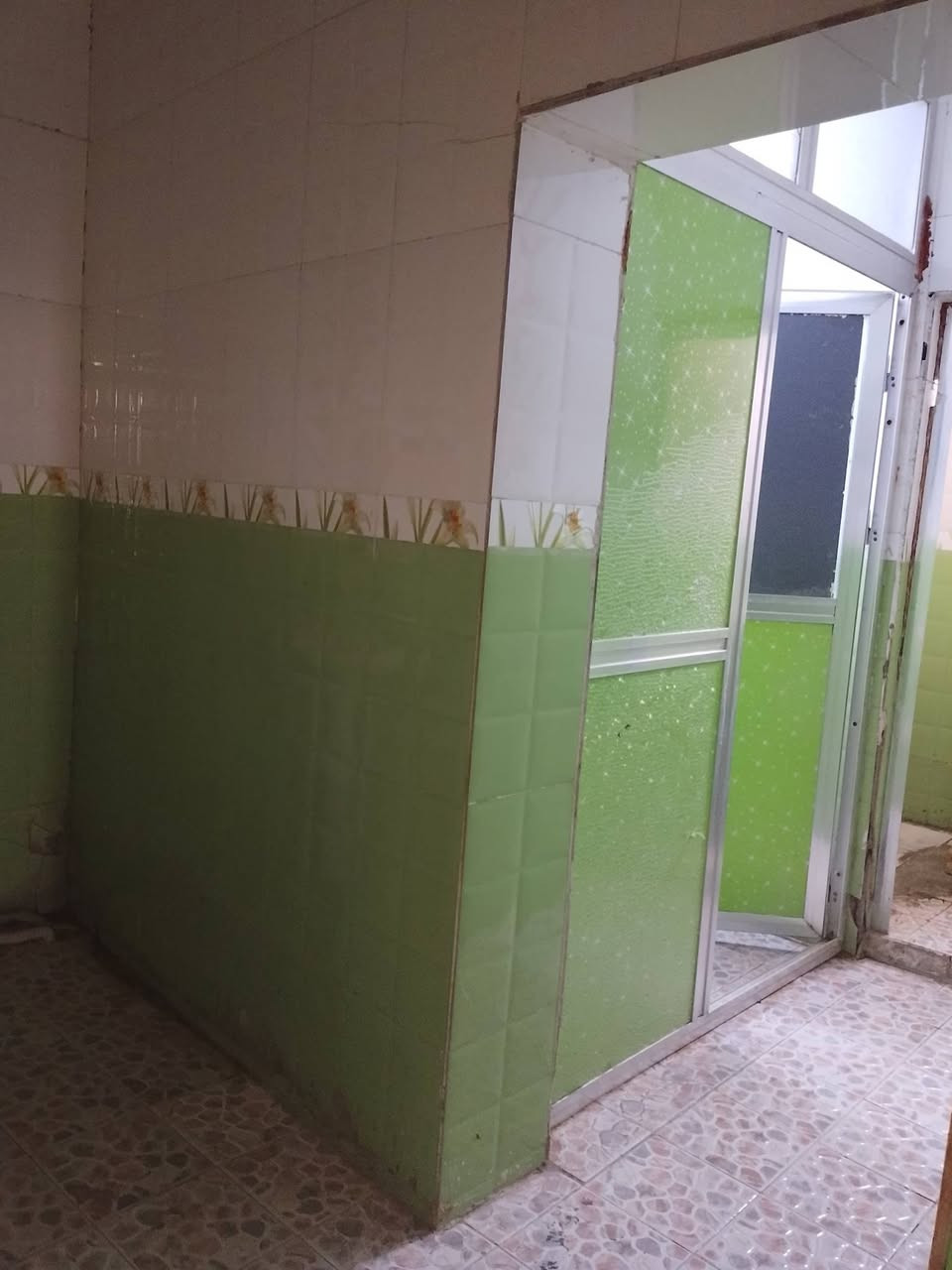 بيت طابو صرف مساحه 180 بناء حديث نادر الثالثة طابوك لستفسار ***********
