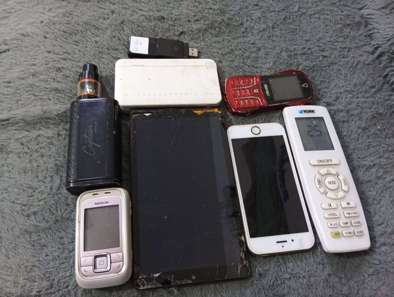 للبيع موبايلات نوكيا قديم ايباد وڤيب وفلاش تايبسي شحن وريمونت مال سبلت ابيع طافي لتكلي شبي مابي شلع او حاجه مكاني أبو دشير شارع الزيتون ***********

