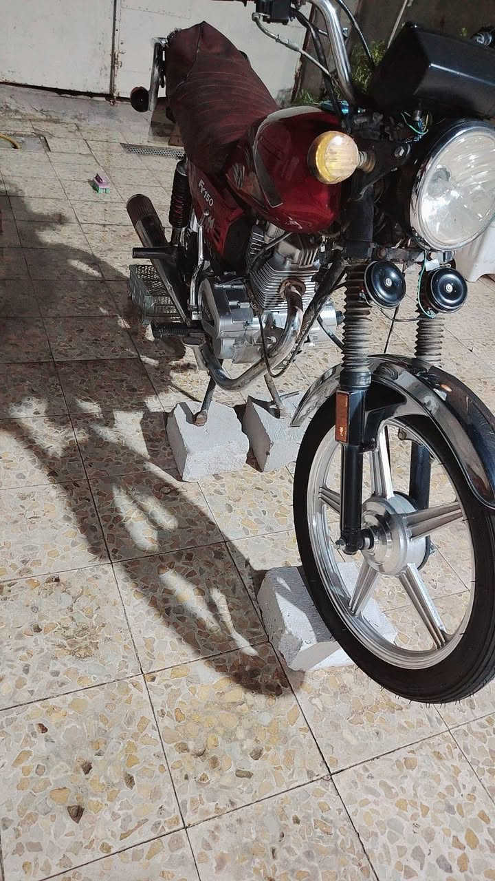 سلام عليكم دراجه للبيع كلها جديده شوفت عينكم
1.ويل وتاير وطبله جديد 
2. محرك ستوته جديد 
3. ويل خلفي وماشه وتاير وطبله جديد 
4. تخم كهربائي جديد
5. تانكي وصفاحيات جديد 
6. رون وعداد بانزين شغال
دراجه نظيفه ماعيزه شي ربع ما اذب عليها السعر ٦٠٠ وبي مجال عنوان نجف حي الميلاد الرقم 
***********
