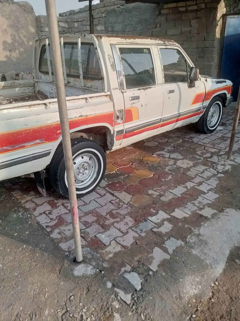 السلام عليكم بيكم مديل 1988 سياره جديده بلادي مال جناي سياره كهربايات كله شغاله مكينه ثري واي كير خمس نمر ستفسار اكثر ***********
