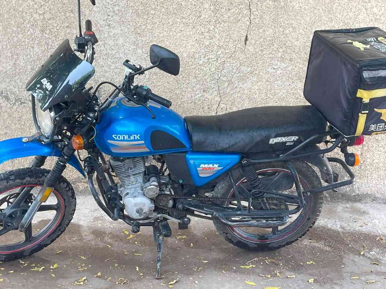 سلام عليكم دراجه نضيفه كلش جاهزه للبيع السعر ٦٠٠ وبيه مجال الاتصال***********
