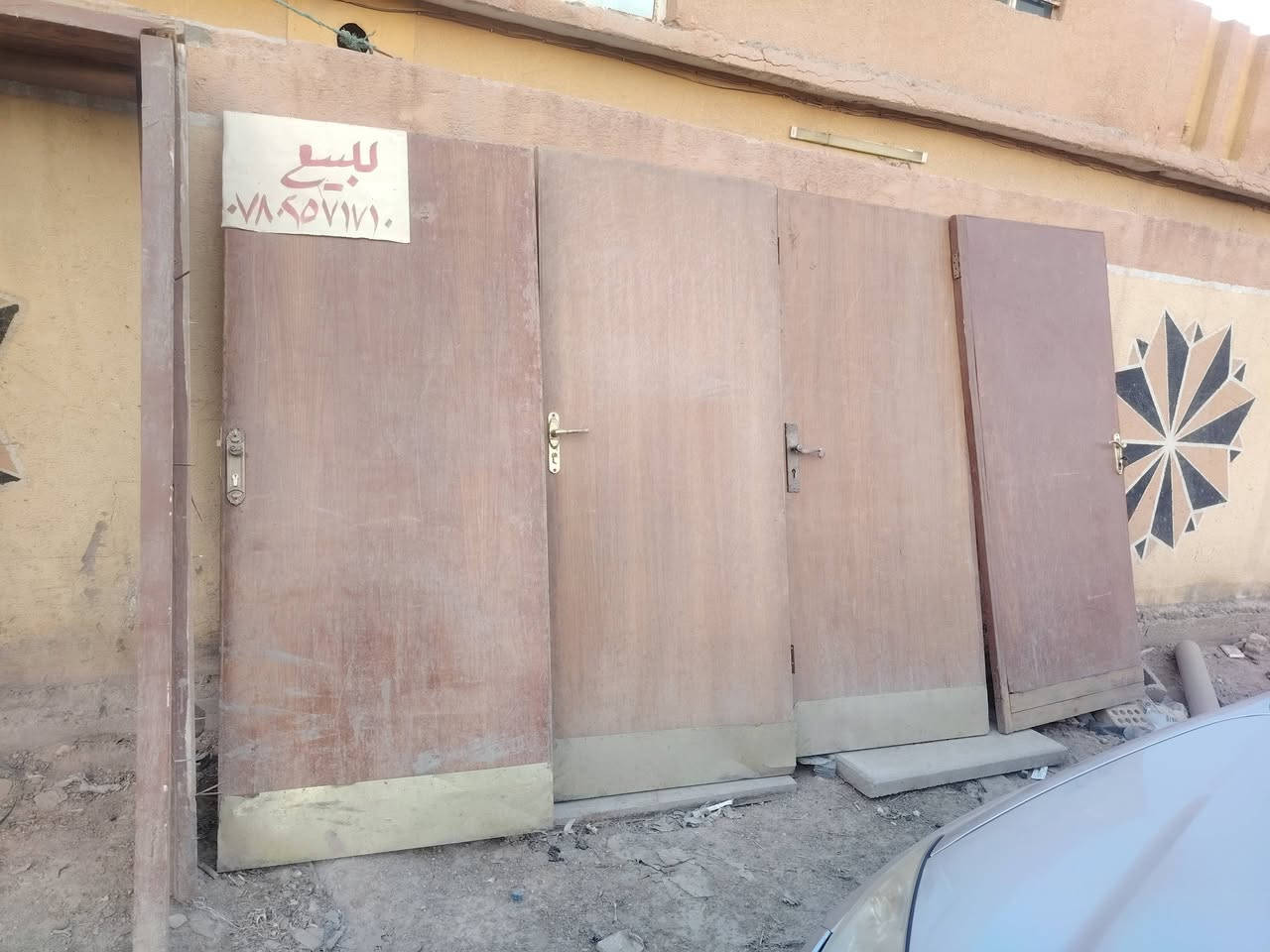 السلام عليكم 
بوب خشب مع جراجيب عدد 4 للبيع 
الطول مترين و10 والعرض متر. سعر الباب مع جرجوبه 30 الف 
حي رسالة شارع 20 قرب باله 
***********
