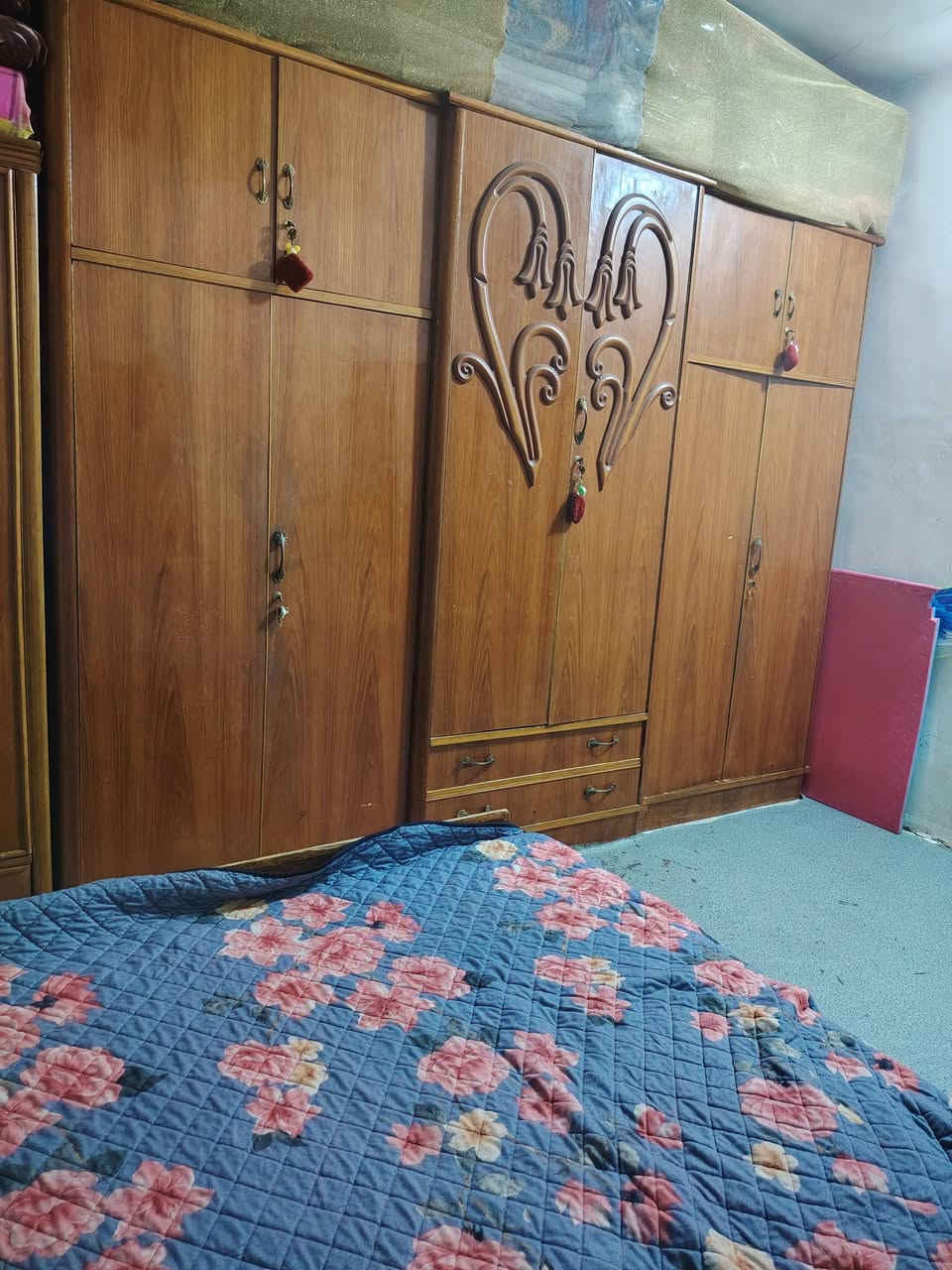 سلام عليكم كنتون ٦ابواب ملحق صاج داخل وخارج وجربايه وزاويه السعر ٥٠٠
العنوان غزاليه ***********
