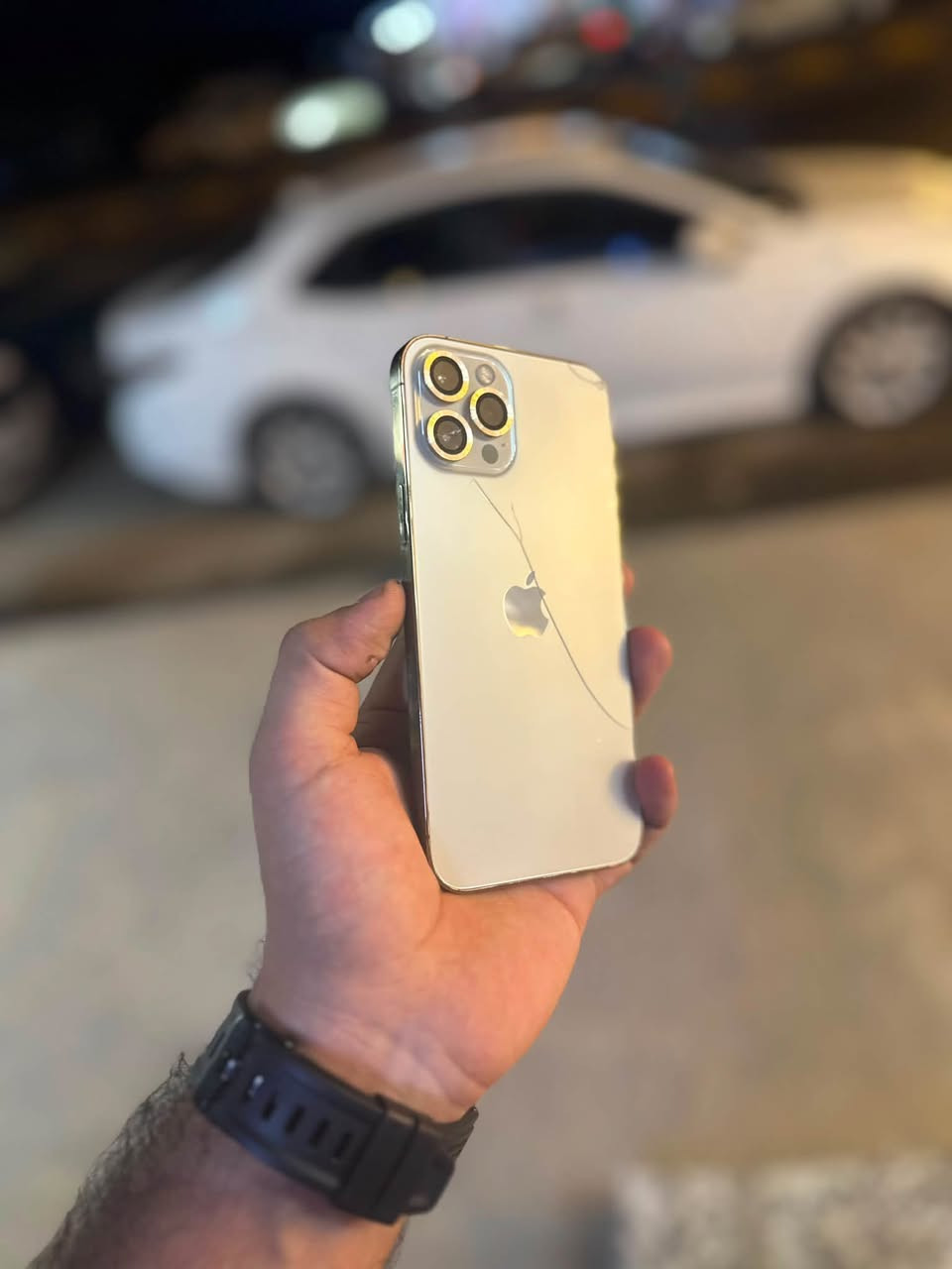 12 برو ماكس
ذاكره 256 
بطاريه 100 
نضافه 100% 
شرق اوسط ماستر A/AA 
مبدل شاشه مال تفصيخ وبيهه خط ناعم مماثر 
سعره335 بي حك جيه 
***********
