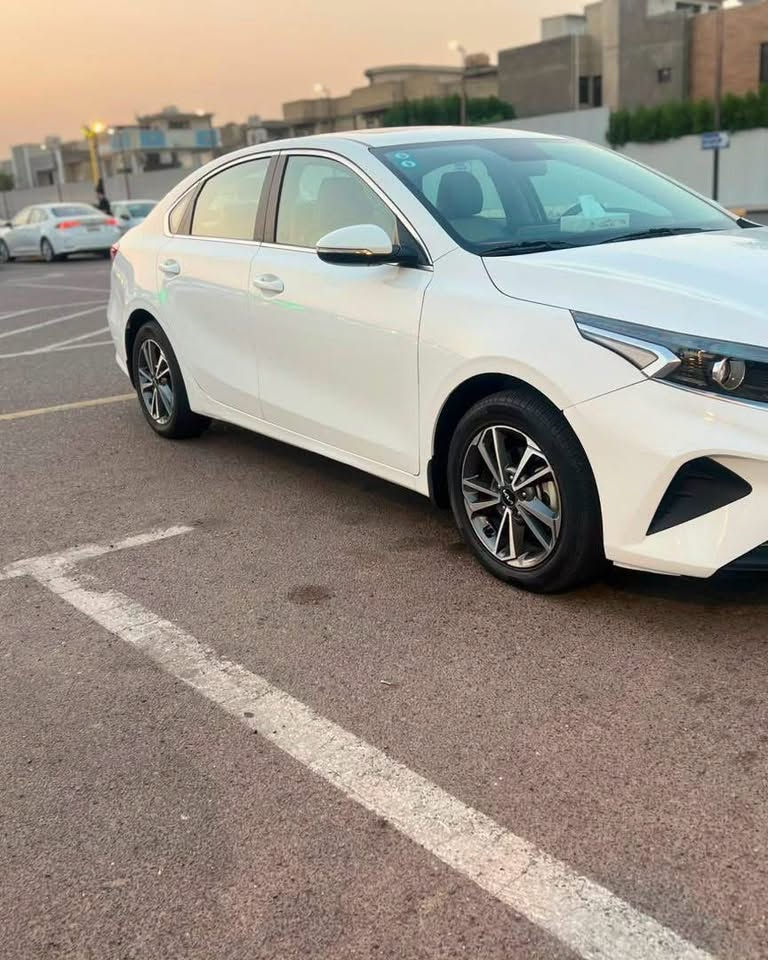 كيا سيراتو موديل 2022
محرك 1600 رخيصة وجديدة

السيارة مفولة الاخير

فتحة سقف سلايد

مري شفط

قطعتين تبريد

حساس خلفي وشاشة وكاميرا 

السيارة لدات طبعا

((بيع مستعجل )) 

سيارة اصولية كاملة اوراقها 
  مكلف بالنشر 

🛑 السعر 140 ورقة 

الاتصال☎️            ***********

                                         ***********
