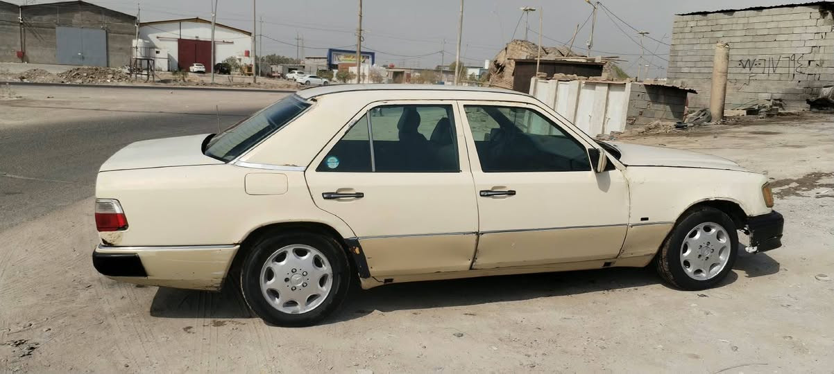 سلام وعليكم
مارسيدس دب موديل 89 

بيع مستعجل  

مكينه وكير حلوات شواصي مامعمرات 

تحويل ثاني يوم  السعر  25وبي مجال 

العنوان البصره القرنه اتصال  ***********
