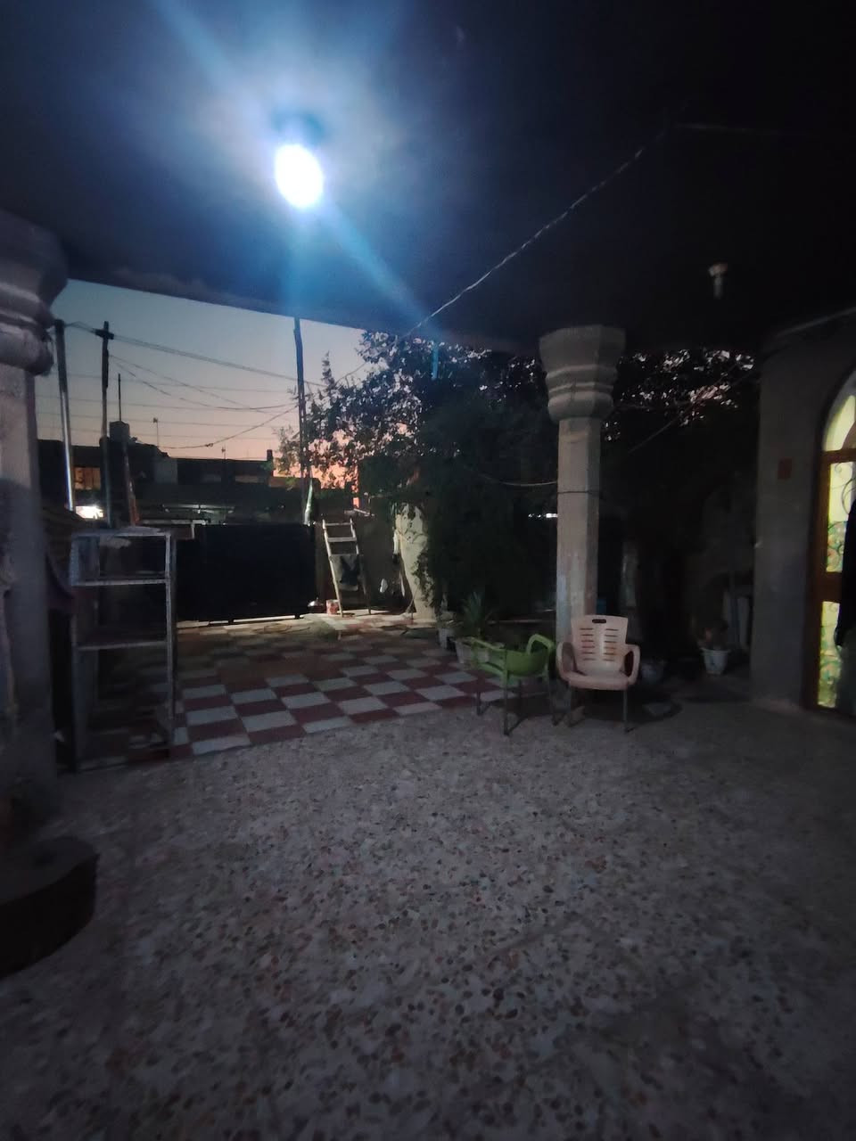 بيت للبيع طابقين زراعي سند 25 أبو خستاوي مساحته
330 أبو خستاوي قرب دائرة المرور تبعد عن الشارع 500 متر نصف المنطقه بين سنجار و طريق كربلاء 
4 غرف و صاله مثل ما موضحه بالصوره و مطبخ بيت كامل و صحيات بالطابقين 
و خارجيه أيضا  و بيتونه كبيرة و سطح 
للاستفسار عن السعر واي شي يخص البيت الاتصال بالرقم 
***********
***********
