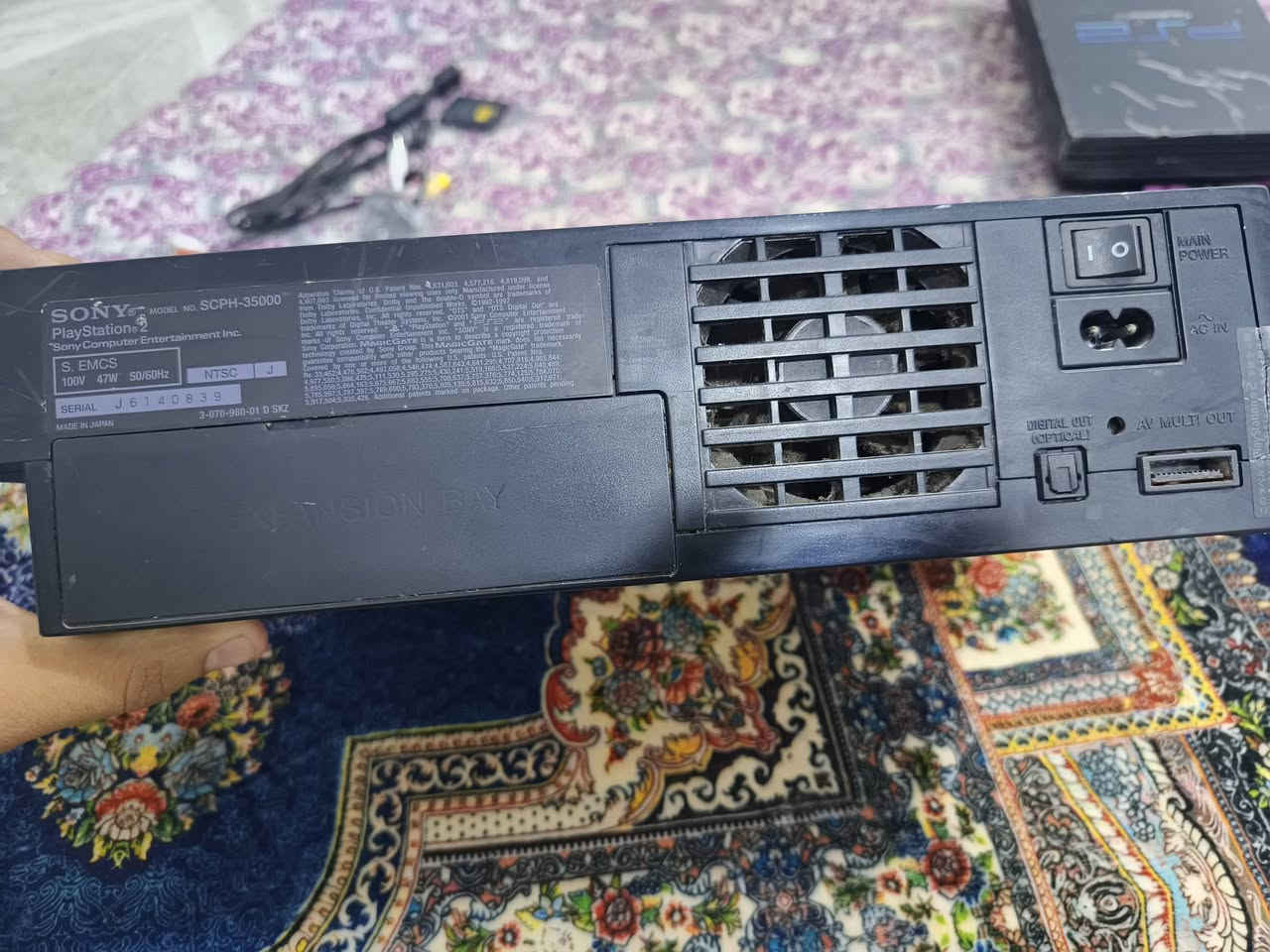 السلام عليكم 
عندي بلي ستيشن 2 فات العدد 2 
مع 2 يدات وفلاش 32 كيكا وميموري وكيابل التشغيل 
الأجهزة ثنينهم شغالات بدون مشاكل بس جهاز واحد بي فطر جوه بس الجهاز شغال طبيعي 
عنوان بغداد رقمي *********** 
سعر قيم وأخذ يوجد توصيل
