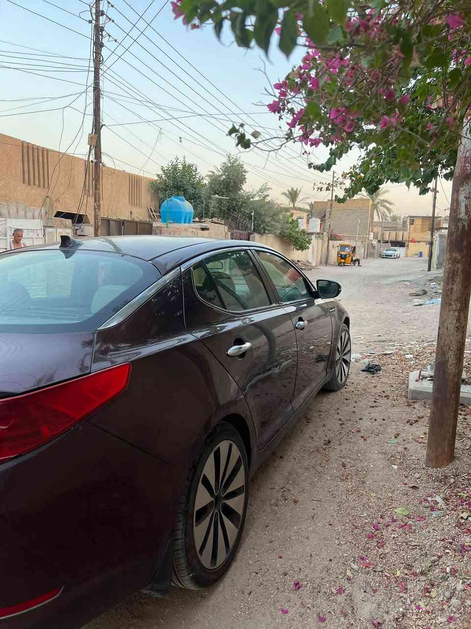 السلام عليكم اوبتيما 2013 وارد امريكي مكينه 2400 GDI
حادثها الجاملاغات الاماميه فقط 
مكينه خير من الله تبريدها ثلج 
حداديه جديده امامي وخلفي 
السياره يرادلها ترتيبات بوليش وحمام تطلع جديده 
لان الحجي ميطلع بيها هواي والسياره متروكه
رقم انكليزي واسط 
مكاني بغداد المحموديه ***********
