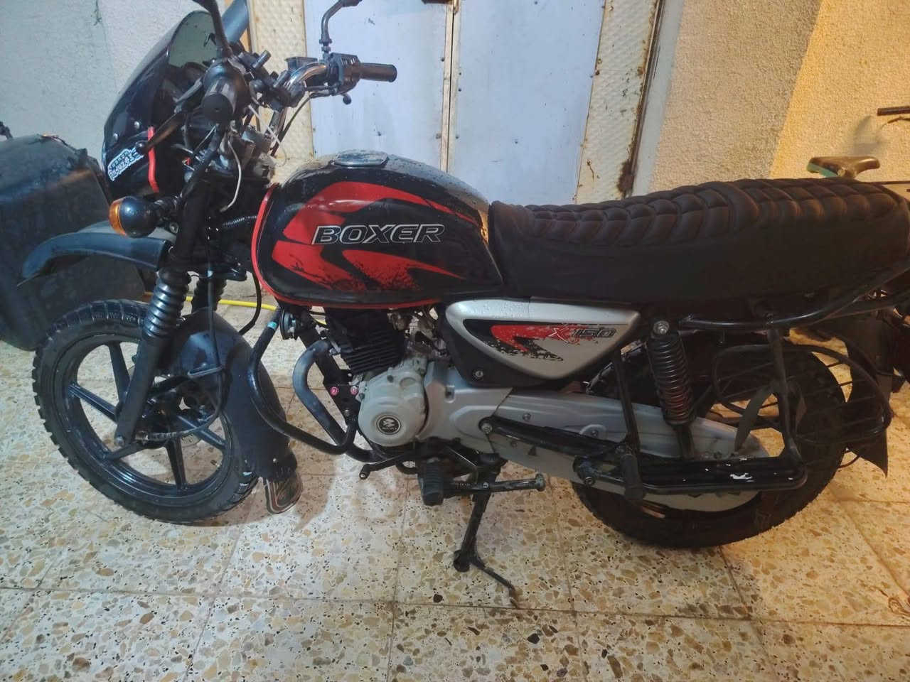 بوكسر موديل23
رقم بغداد /سنويه بأسمي / تحويل ثاني يوم 
الدراجه مبدل بيها بوشه وبستم شركه وبعدها على السحك 
مابيها نقص كلشي شغال الدراجه نگره سلف 
للتواصل على الواتساب ***********

