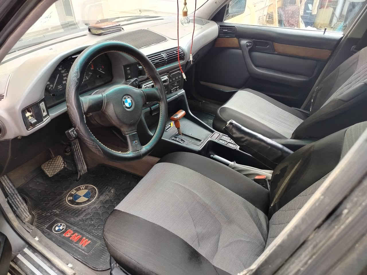 السلام عليكم و رحمة الله وبركاتة
BMW 525i,,1992
 مصبوغه عام بدون ضرر بدون خياس بأسمي مداور ثاني يوم  
مواصفات السيارة 
فتحه شغاله 
اربع جام كهرباء 
سنترلك ريمونت 
كشنات جلد 
تبريد تدفئة شغال
محرك كير صدر تايرات كاردن كهربائيات  كلة كفاله السيارة بدون نقص شرط تشغل وتطلع وين ميعجبك 
السعر$$$$ 55 $$$$ وبيه مجال قليل 
للاتصال ***********. بي واتساب 
    ***********.  مكاني الانبار.    القائم @
