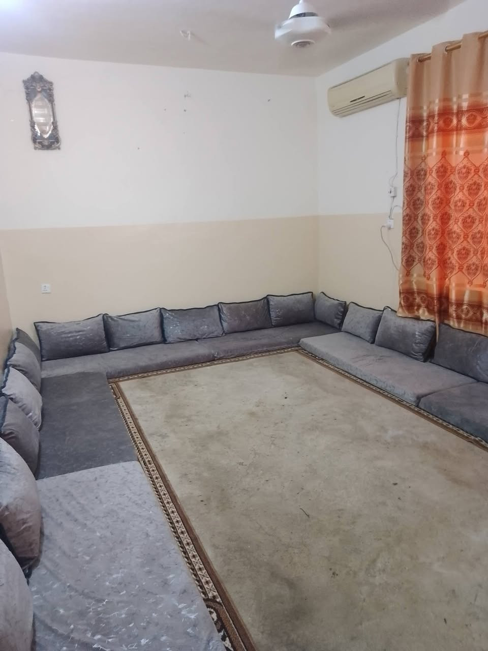 السلام عليكم بيت للبيع في الرشيديه قطاع السادس قرب جامع المحسنين المساحة 150متر استقبال غرفتين نوم+هول ومطبخ وحمام سند 25 بي وصل بلديه الاستفسار الانتصال على الرقم *********** / أخي العزيز لاتبعث طلب صداقه مقبط ماعندي مكان اخليك
