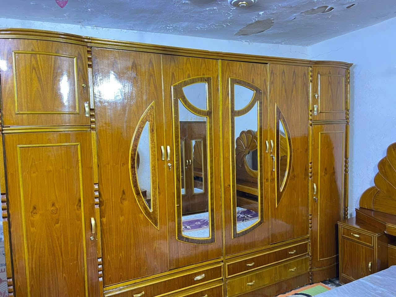 غرفه اأخشاب مستعمله للبيع نضيفه صاج داخل وخارج 6ابواب ملحق موديل نفخ مقوس حديث الزاويه كنتوريه ضهر جرجوبه براغي السعر 600بغداد الاتصال *********** متواجد واتساب اكو توصيل بكروه
