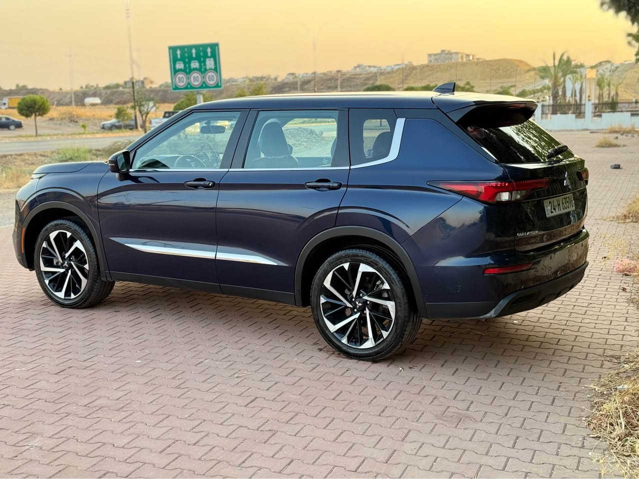 السلام عليكم 
اوتلندر  موديل : 2024 AWD 
اللون : ابيض
سعر : 195ومجال 
عداد المسافة : 29 الف 
حجم المحرك : 2.5L 
ملاحظة السياره  : فقط چاملغ خلفى صبغ بدون دواخل 🔴بدون ارباگ 🔴 باب خلفى تبديل شركه 

فول مواصفات :
دةبل اكسل 𝟒𝐱𝟒
كيج الكتروني 
 بصمة ابواب 
بصمة تشغيل 
تشغيل عن بعد : 𝐑𝐄𝐌𝐎𝐓𝐄 𝐒𝐓𝐀𝐑𝐓
سستم سماعات 🔊 𝐁&𝐎
شاشة كبير لمس
شحن وايرليس
كاميرا
هاند بريك بصمة
اوتو هولد : 𝐀𝐔𝐓𝐎 𝐇𝐎𝐋𝐃 
اوتو ستارات : 𝐀𝐔𝐓𝐎 𝐒𝐓𝐀𝐑𝐓
اوتو ستوب : 𝐀𝐔𝐓𝐎  𝐒𝐓𝐎𝐏
رادار امامي (تحديد مسار)
رادار جانبي  (نقاط عمياء)
رادار خلفي (التحذير من الاصطدام)
حساسات امامي
حساسات جانبي 
حساسات خلفي 
كشنات جلد
كشنات كهربائي
كشنات خزن+ميموري
كشنات تبريد
كشنات هيتر
تحكمات استيرن
استيرن كهربائي 
استيرن خزن+مميوري
استيرن هيتر
تبريد لمس 
تبريد مركزي 
صندوق شفط كهربائي 
لايتات 𝐋𝐄𝐃 ليد عدسة زينون بيلادي
بلاجيكتور 𝐋𝐄𝐃 ليد بيلادي
بكلايتات 𝐋𝐄𝐃 ليد بيلادي
ويل كروم
‏ ‎تفاصيل اكثر الاتصال علی ارقام التاليه 

‏ WhatsApp - Vibir
☎️ ***********

عنوان📍عقره اكر, نينوى
