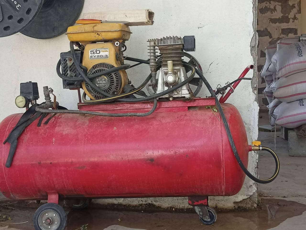 ڕایتە ری شاش یە ک مانگ ئیشی کردووە شە ش بستۆن نرخی 300ماعمە لە .
کۆملێسە ری هە وا بێ عە یب 280ماعمە لە  لە شارە زوور

   ***********

