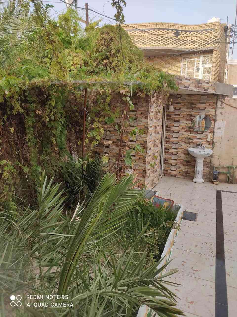 التفاصيل ..
طارمه مساحه 80 متر مربع 
استقبال
مطبخ 
هول 
صاله 
غرفتين 
منور 
مجمع صحيات دخليه مع خارجيه 
الطابق الثاني سندويج مغلف بالجبسن بورد وديكورات 
صاله 
مشتمل كامل غرفه مطبخ صحيات 
الثانيه غرفه مع صحيات 
المساحه 250 
زراعي ساحبين بيه وصل من البلديه 
شارع فدك الزهراء / السفينه عرض الشارع 12 متر السعر 158 وبيه مجال***********

نص مكتوب في الصور:
- REDMI NOTE 9S AI QUAD CAMERA