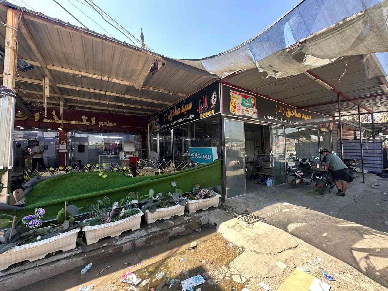 سلام عليكم
محل كبير للاجار يصلح مجمع في السوق الشعبي لحي العامل (الفلكه) 
مع محتويات للمحل للبيع للمؤجر
1/جام خانه كامله
2/سقف حديد على طول الطارمه
3/سقف ثانوي
4/المحل مؤسس كهرباء كامله نظام بوري
مع خط ذهبي
5/ماطور ماء مع تانكي كبير
6/درج حديد خلف البنايه
7/ تأسيس منظومة كامرات كامله يعني توصيلات الوايرات كامله بس اتضيف الجهاز والكامرات
للاستفسار الاتصال على هذه الارقام
***********
***********
سيد صادق

