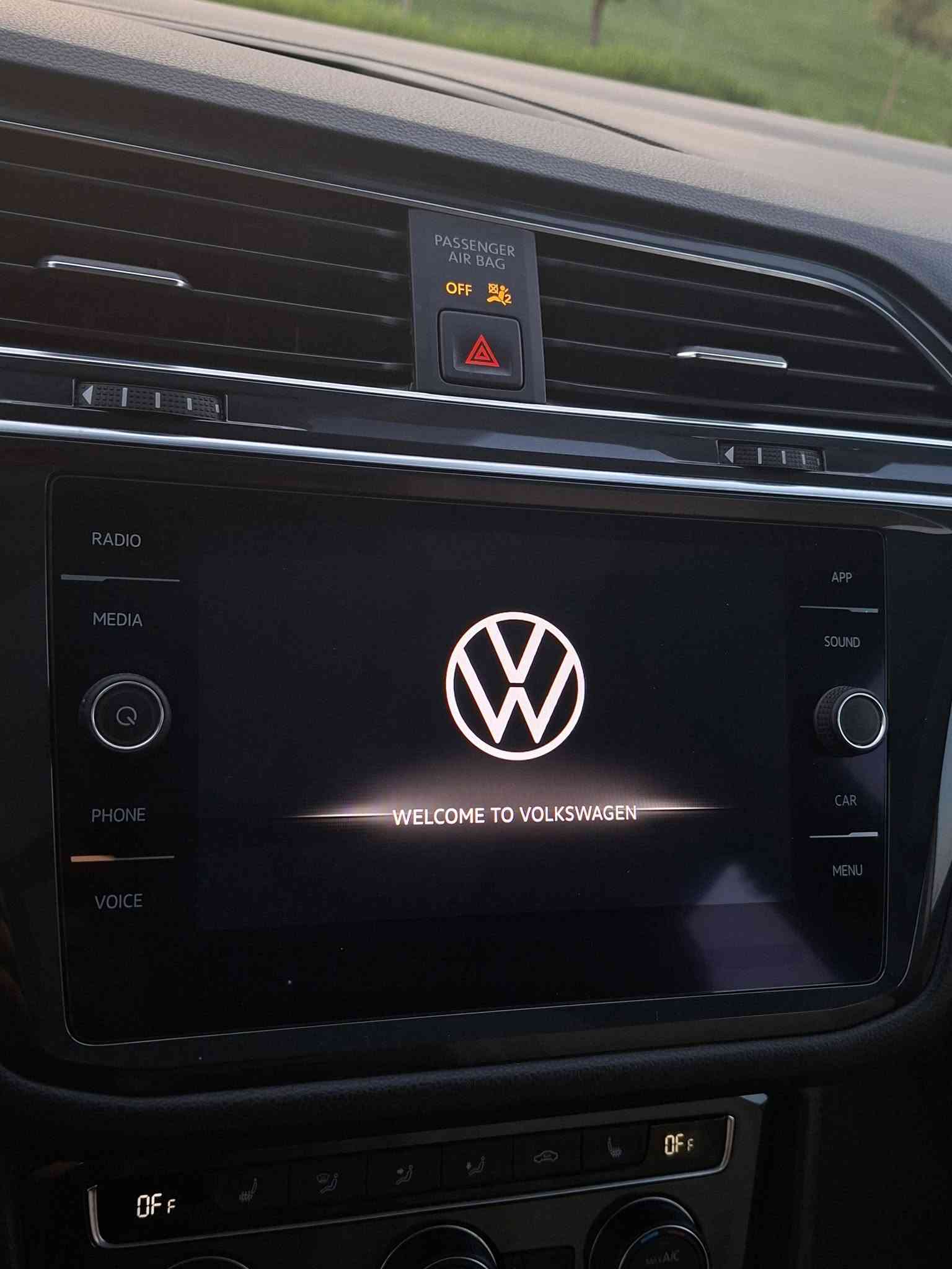 بسم الله الرحمن الرحيم
VOLKSWAGEN TIGUAN SE R Line BLAKE 2021

 
فولكسفاغن تيكوان R Line BLAKE 2021  السياره 7 راكب لون ابيض داخل ابيض ماشية 43 الف  فول مواصفات بانوراما شاشة جبيرة كامرا بصمة أبواب بصمة بريك بصمة رادار امامي رادار جانبي  حساس خلفي امامي كوشنات كاربا كوشنات جلد تدفئة تبريد قطعتين ويل كب تخم تايرات جديد السياره حيل نضيف جاهزه مابيها اي نقص بشرط كير محرك ايرباك كله بشرط السيارة بدون صبغ حتى دعاميات بلادي رقم شاصي موجود بالمنشور مكاني سليمانية السيارة بسمي للاستفسار *********** سعر 183

