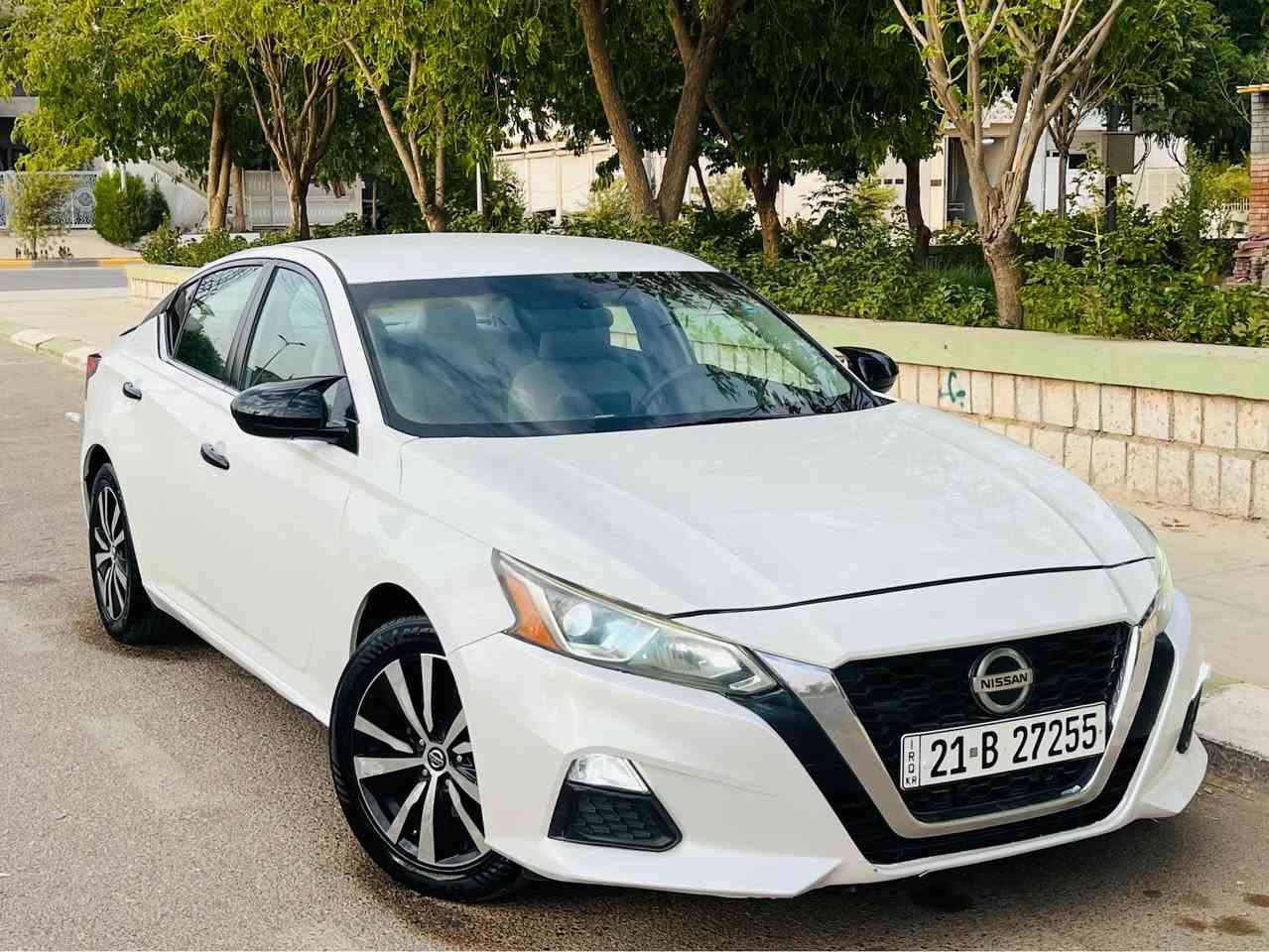 السلام عليكم 
🚗 للبيع | نيسان التيما 2020 S 

✔️ الموديل: 2020
✔️ الفئة: S

المواصفات:

- محرك 4 سلندر 2.5 لتر اقتصادي وقوي
- ناقل حركة أوتوماتيك CVT
- تشغيل بصمة + تشغيل عن بُعد + بصمة ابواب
- داخل كريمي المرغوب
- مقاعد كهرباء
- شاشة لمس مع Apple CarPlay وAndroid Auto
- كاميرا خلفية دوارة
- حساسات 
- رادار أمامي، تحذير الاصطدام، ومثبت سرعة ذكي تحكمات بالستيرن جهتين
- كشن كهرباء
- نظام مراقبة النقطة العمياء
- جنوط رياضية 19 إنج
- إنارة LED لايت ليد
- مكيف ممتاز منفصل تبريد ثلج 
- مانع انزلاق سبايدر جناح خلفي

حالة السيارة:
✅ الضرر ربع بونيد صبغ + باب مبدل بلاد نفس اللون  بدون أي ضرر بالداخل صور السونار والضرر بالمنشور
✅ رقم سليمانية الجديد 
✅ السيارة نظيفة جداً وجاهزة للاستخدام بدون اي مصرف ممشى السيارة 93 ميل گير ومكينة وكهربائيات كلها بشرط وين ميعجبك افحص 
ملاحظة عندي فيديو كامل للسيارة اللي يحب ادزلهيا عالخاص

📍 الموقع: قضاء كلار تابع لسليمانية
💰 السعر المطلوب 137 وبيها مجال بسيط 
📞للاستفسار الاتصال عالرقم *********** كالار, السليمانية
