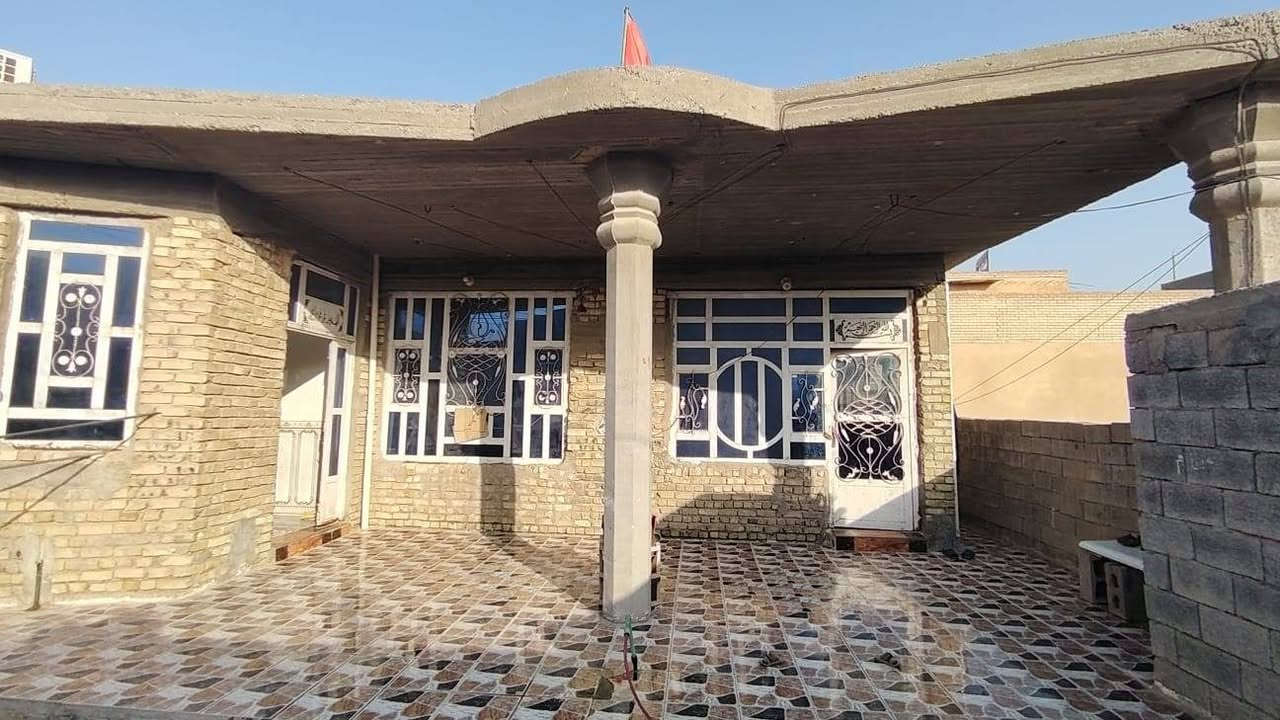 دار للبيع تحويل مباشر بلقرب من المدارس يبعد عن شارع المعارض 150متر لاستفسار ***********بي واتساب
