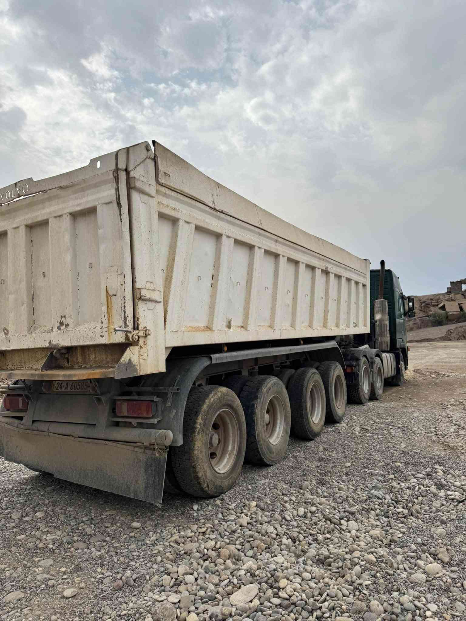شاحنة • للبيع