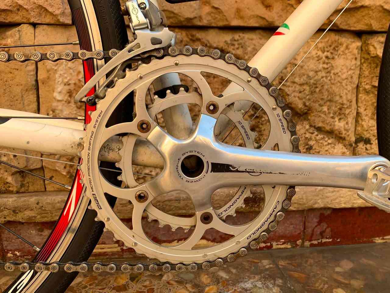 السلام عليكم اخوان  رود ماركه gios ايطالي
سستم campingnolo veloce  ليبل واحد ايطالي 10*2

وياله اصليه fulcrum racing 7  طرب بولبرن 

سرج ايطالي  selle italia 

معدن( Stainless Steel) 

تايرات  Vitoria rubeno  pro

الدراجه للبيع السعر خاص لو مراوس
مكاني شارع فلسطين
***********
