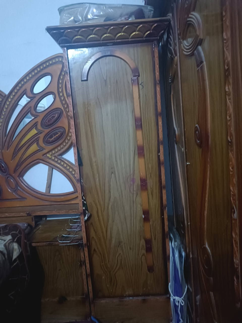 سلام عليكم عندي هاي الغرفه سوكيه نضيفه كلش البيع مستعجل عله بيعته أريده 250 وبيه مجال حك الجيه مكاني النجف الأشرف الحولي فلكت مضفر وهاذه رقم***********
