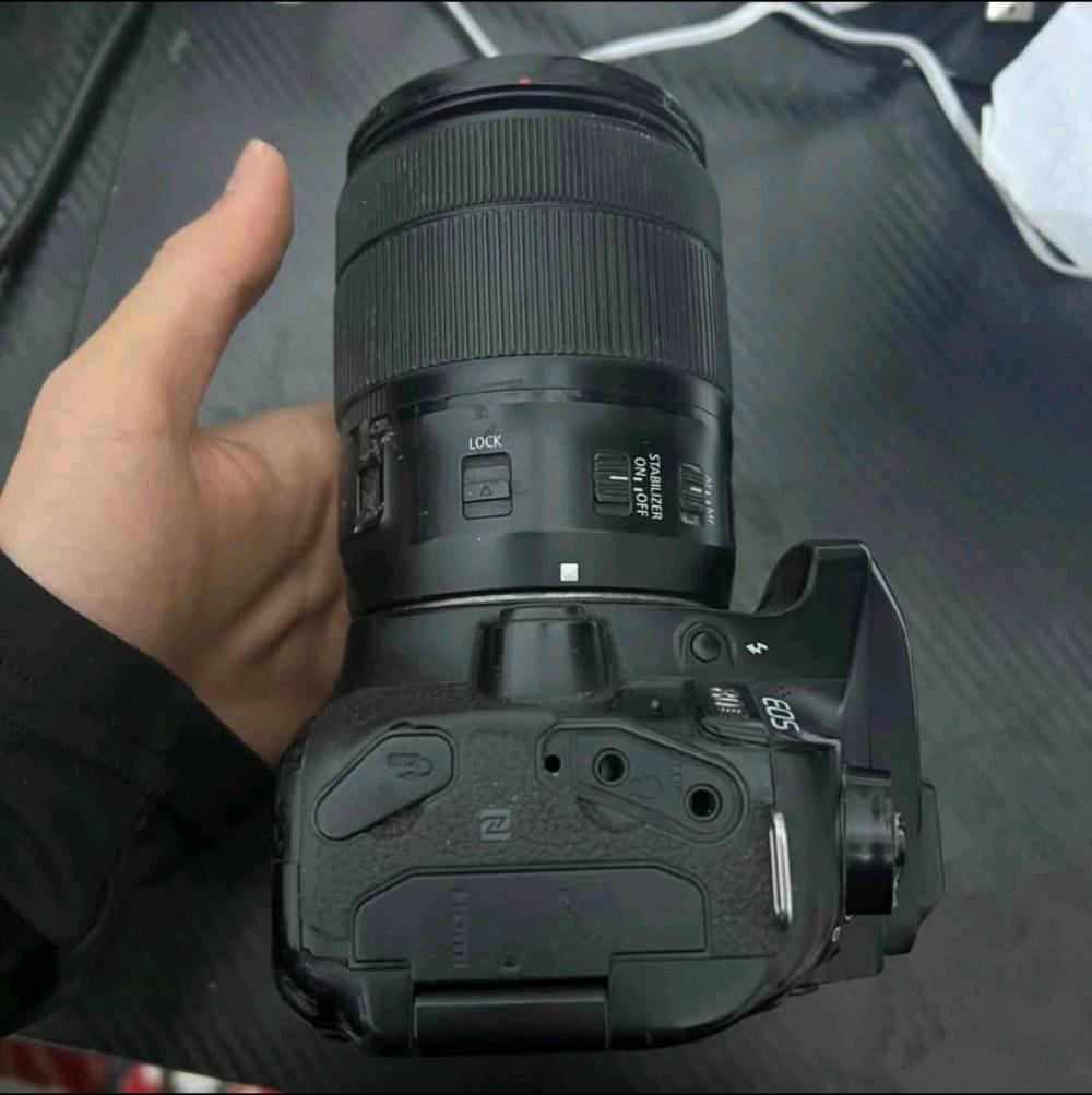 كانون EOS 80D • عدسة 18-135 • مستعملة