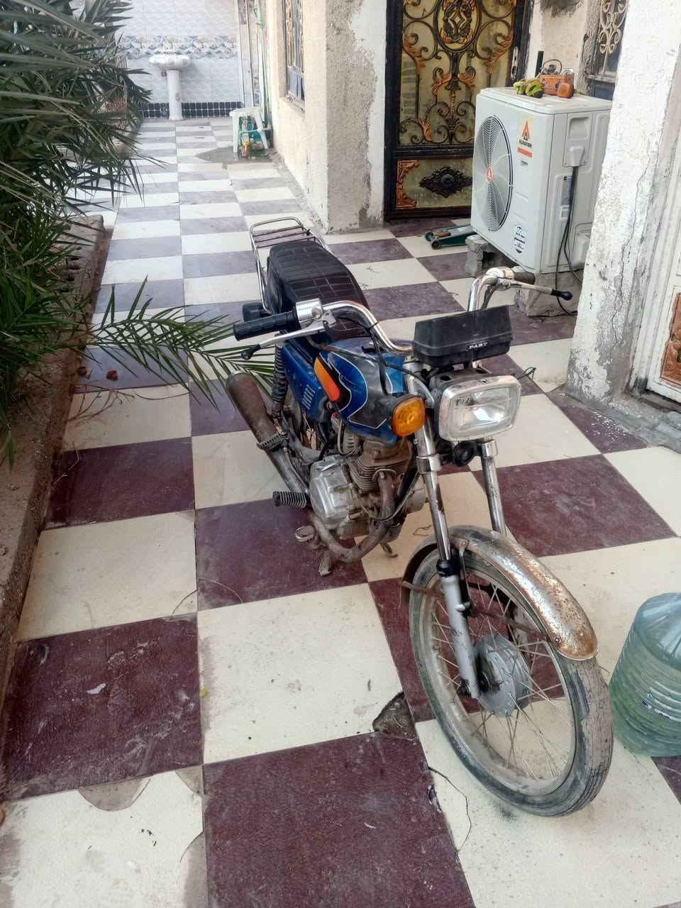سلام عليكم عندي دراج يراني البيع دواد ريد بيعه مكينته حلوه ماصلي هوي من جفتته.ريد 350قفل مكاني ابو الخصيب محيله ***********

