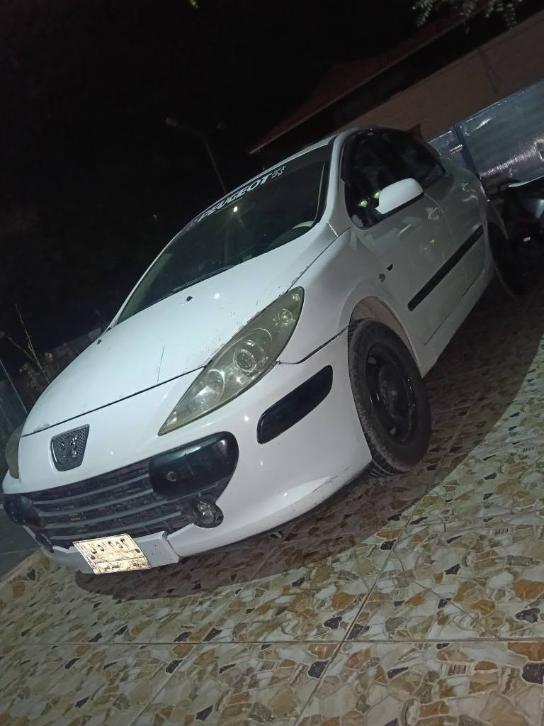 بیجۆ307
مۆدێل2006
تەبریدی زۆر باش ئیش دەکات
سەیارەیەکی جاهیز و بێ کێشەیە 
نرخیشی گونجاوە 27گەڵا و مەجالێکی کەم
مشتەریت ئەتخەمە سەر چاوم
بفەرموو لەنزیکەوە سەیرێکی بکەو خاتریشت دەگرم،ئەوەش ژمارەکەمە*********** السليمانية, العراق
