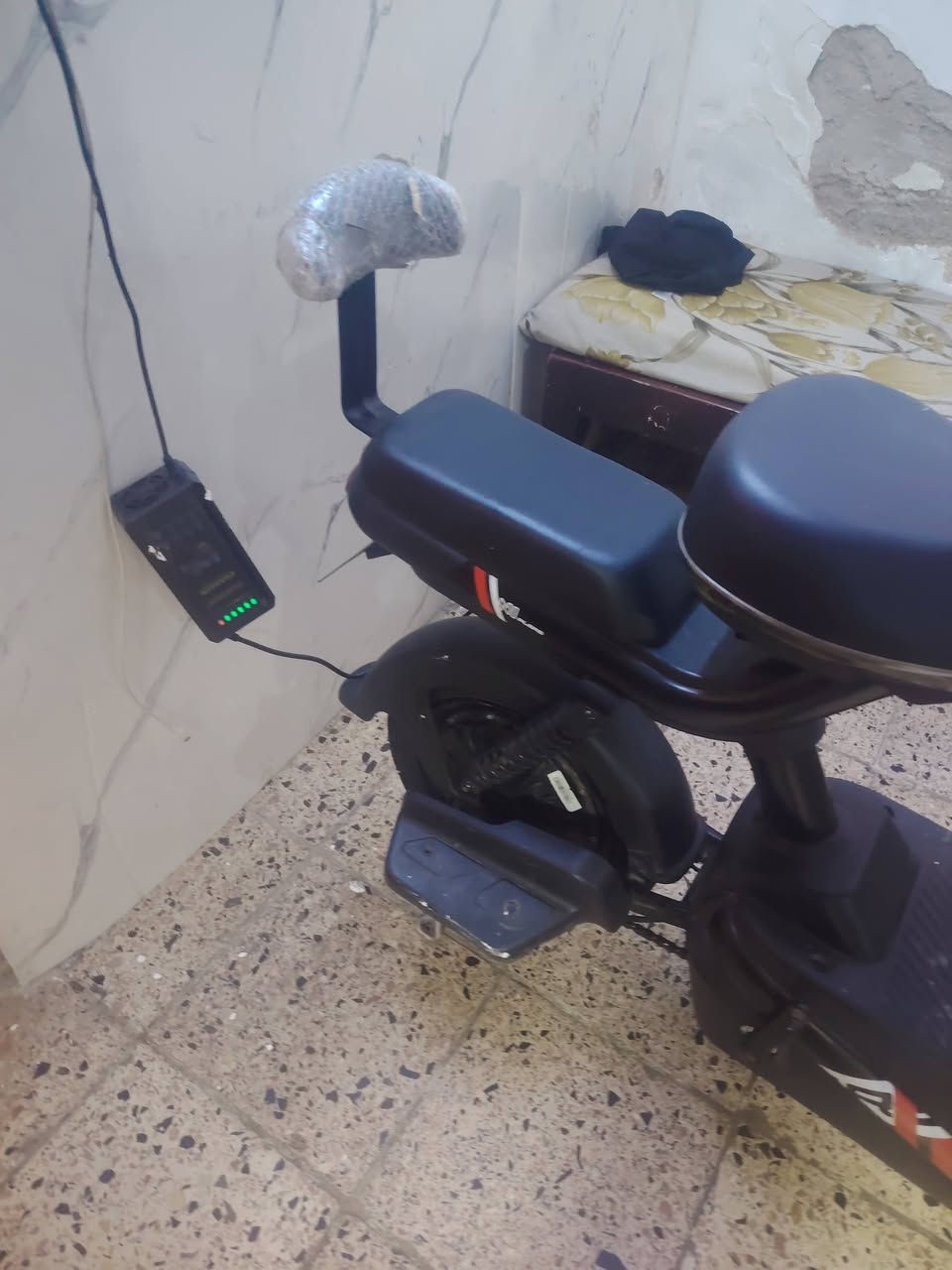 سلام عليكم دراجه شحن حجم 14 جديد نظيفه شاحنه جديده كامله وا مكمله سعره 250 قفل عنواني بغداد جميله شارع خير الله رقم ***********

