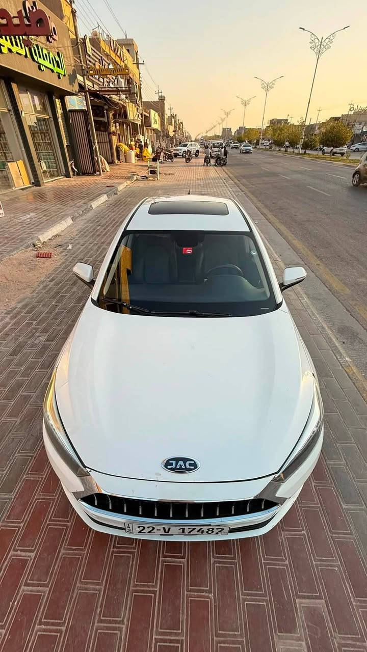 السلام عليكم

جاك J7 2023 خليجي فول مواصفات 1/1
رقم اربيل بأسم شركة
مكينه 1500 تيربو
بصمة باب
بصمة تشغيل 
دخول ذكي
فتحة سقف
كشنات جلد
شاشة تسلا
كاميرا خلفية
تبريد مركزى خلفي
مثبت سرعة
مانع انزلاق
رادار أمامي وخلفي وجانبي
إطارات وعجلات 17
مرآة كهربائية وأوتو
كشن هيتر 
تشغيل أندرويد و IOS ابل كار بلاي
اضاءة داخلية بالدشبول والابواب الامامية 
وهواي شغلات ومواصفات بيها بعد

بيها طخة وبارد بجهة السايق ((موضح بالفيديو))
سعرها 99 ورقة وبيها مجال بسيط 

للاستفسار والاتصال:  ***********
