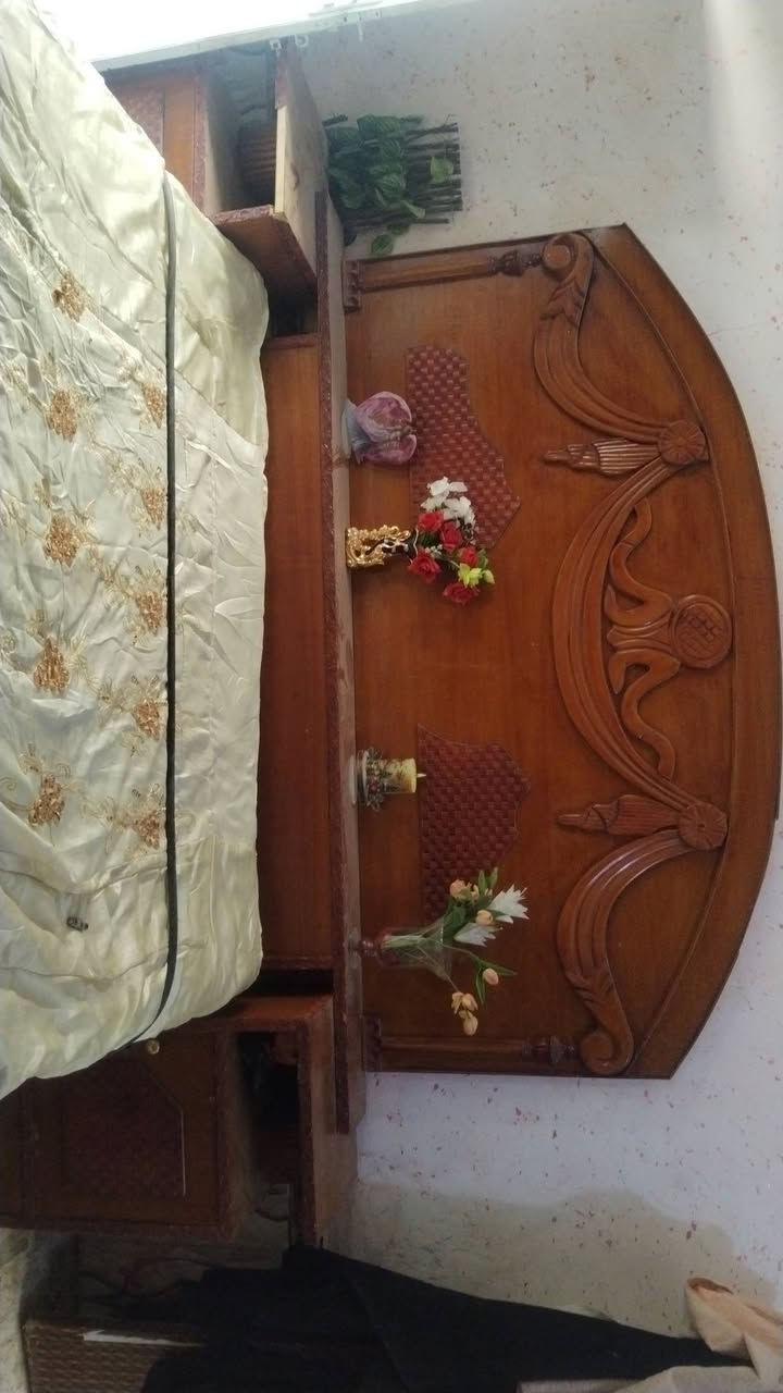 السلام عليكم  عدي  هذني ميز امرايه 2  وعدي زاويه و جربايه   كولهن ب250 وبيهن مجال  العنوان الديوانيه للستفسار اكثر ***********  كولهن تزكام صاج الثقيل
