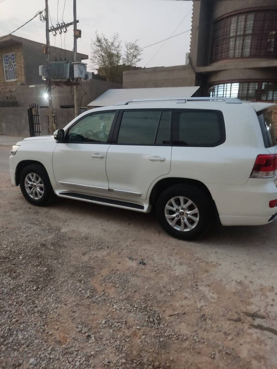٢٠١٧ ابريم ابيض رقم بغداد ماشيه ٩٠٠٠٠ شرط سياره كارتون للاستفسار ***********
