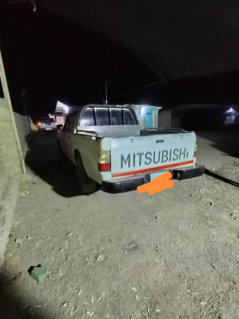 السلام عليكم
بيكم ميستوبيشي للبيع 

🛑 موديل ٢٠٠٢ ✅

🛑فئة L200 ✅

🛑 تبريد شغال ناقصو بس غاز كمبريسر و منظومة كاملة✅

🛑كير مكينة كلو شرط ✅

🛑شرط التحويل هزة و سنوية مو ساقطة✅

🛑طخم تاير نص عمر ✅

🛑كهربائيات شرط كلها شغالة✅

🛑بي صبغ 4 قطع ✅

🛑 سيارة جاهزة ما بيها اي نقص وين ما تريد تروح تفحص و تجيك عنوان السيارة الحمدانية (غير متواجدة على الفيسبوك!!!! )السعر ٦٠ و بيها مجال الرقم ***********
