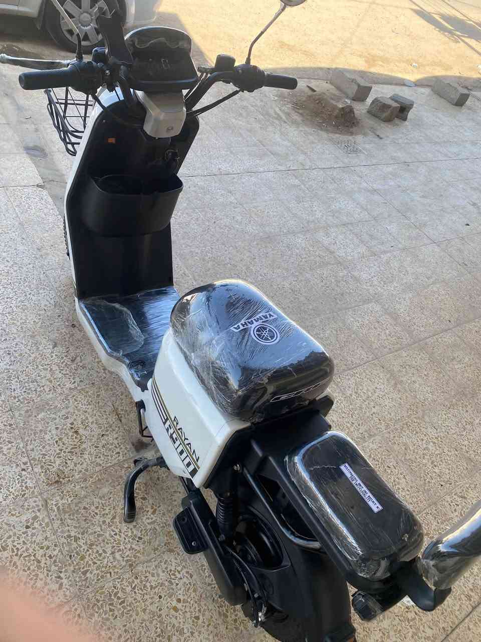 ماطور R900 فول نضافه 

نيضام بكR

لايت زيلون عالي ناصي 

ايشاير كلو شغال

بريكات دسكات جدد

بطريات ولي كلم يقرون فوك ال 11 بس واحد يقره 6

السعر 450 بي مجال شي قليل 
شراي تعال خاص ودلل 
***********
