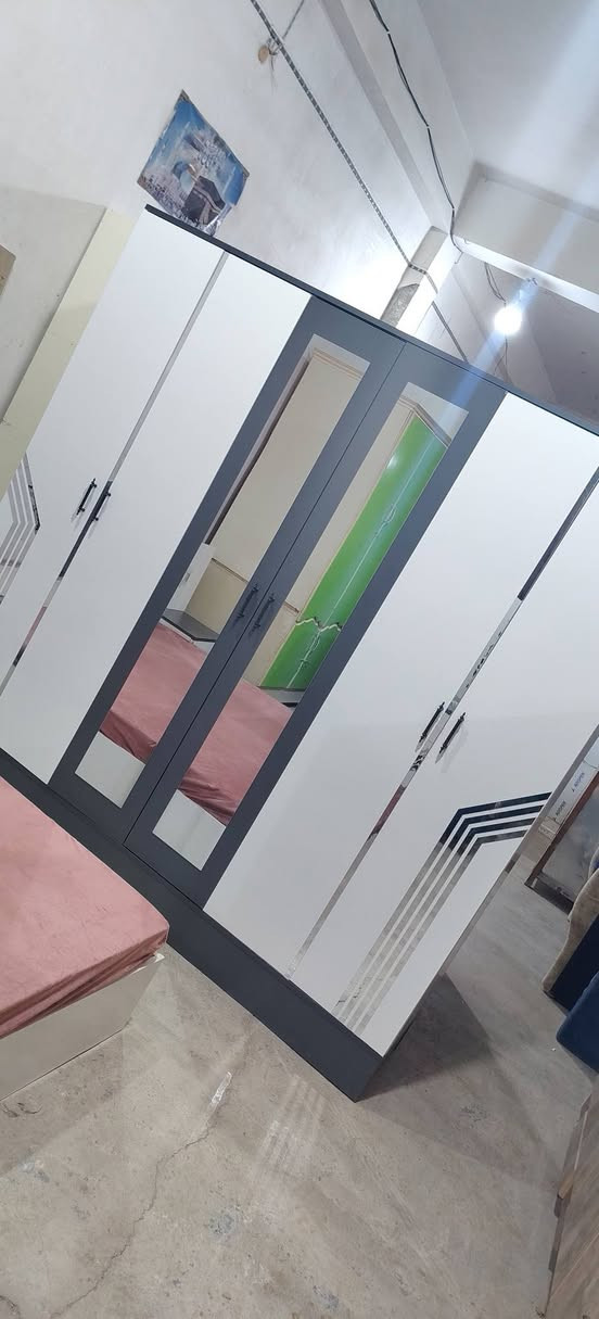 معرض رافع التميمي للاثاث المنزلي الجديد والمستخدم العنوان الحويجه فلكه شارع اطباء مقابل مجمع القادسيه
للمفروشات . . ***********.
