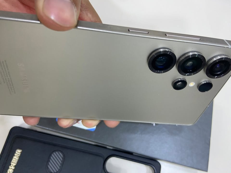 📱 Samsung Galaxy S25 Ultra للبيع
جهاز Galaxy S25 Ultra لون فضي، ذاكرة 256GB ورام 12GB.

الجهاز نظيف جداً واستخدام خفيف وحالته ممتازة، وجميع التفاصيل واضحة بالصور.

📦 المرفقات:

• الجهاز

• الكرتونة الأصلية

• كفر حماية

• دبوس الشريحة

✨ الجهاز بحالة ممتازة ومناسب للي يريد S25 Ultra نظيف بدون تعب.

💰 السعر: [مليون و50الف ]

📍 الموقع: [بغداد حي اور ]

📞 للتواصل والاستفسار: [***********]

الجاد فقط يتواصل، وشكراً 🌹

