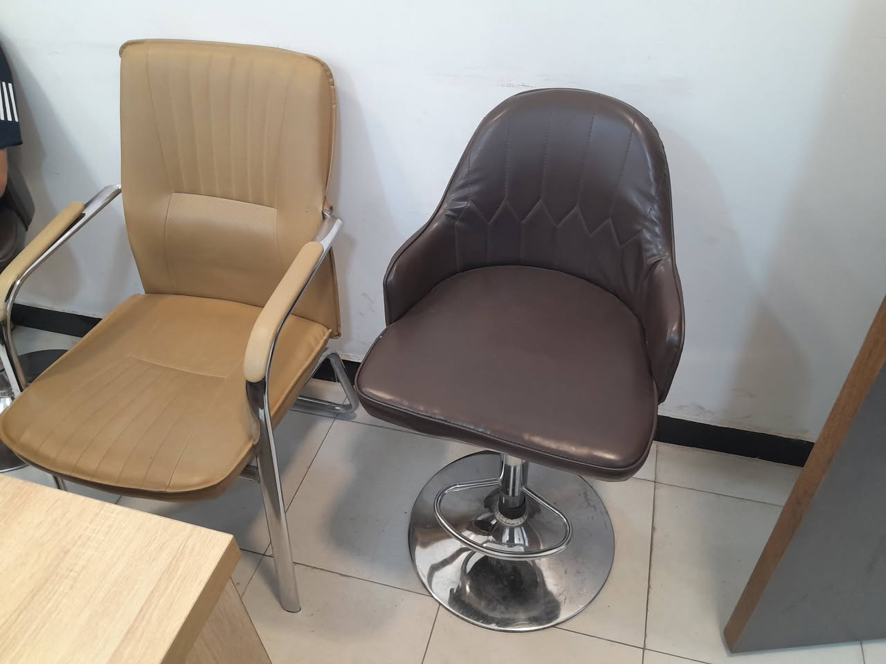 السلام عليكم أغراض للبيع بأسعار مناسبة جدا للمعلومات الاتصال على الرقم ***********
