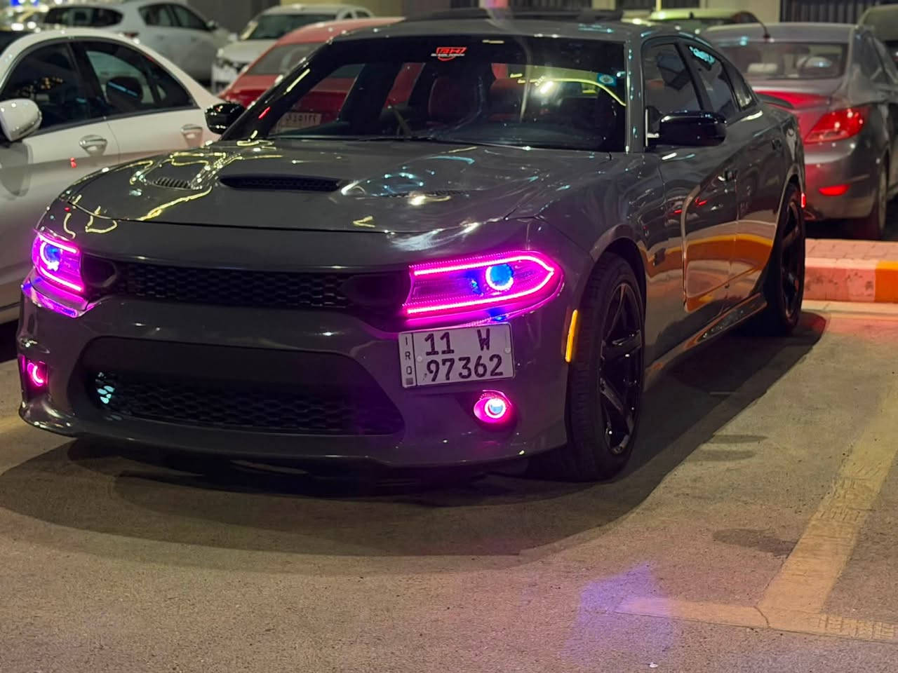 السلام عليكم 

جارجر ٢٠١٨ سمنتي R/T  5700🚀اصل فول  

فتحة 
شاشه كبيره 
ويل نجمه 
عدسات اوركل متغير  
دبات سود صوت يخبل
بيها اضافات هوايه 
كير مكينه تبريد كله بالجيس و جديده بمعنى الكلمه 
السياره بيها قطع صبغ ابيعلك حزام حتى لتعبني 😩

السياره حلوه و ناصبه و داخلها بعد احلى 
بيها طختين ذاكرهن بالصور يرادلهم تكحيل 
غيرهن كلشي ميرادلها تشغل و تطلع 
السياره معروضه ب١٦٥ و بيها مجال 

***********
