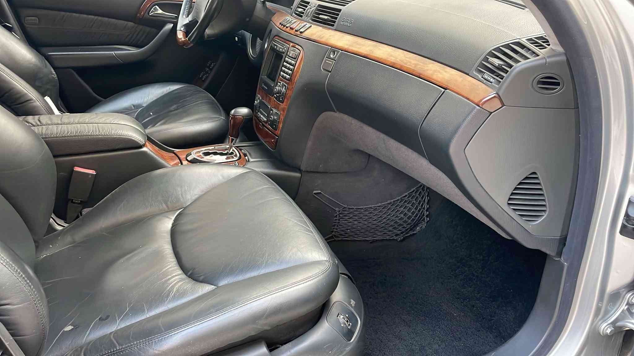 مرسيدس s500
مديل 2002
بيه قطعه كلير وصبغ صندوك
ماشيه 140 وقابل للزياده 
رقم بصره بسمي
١٤٠ بيه مجال 
الاتصال ***********
