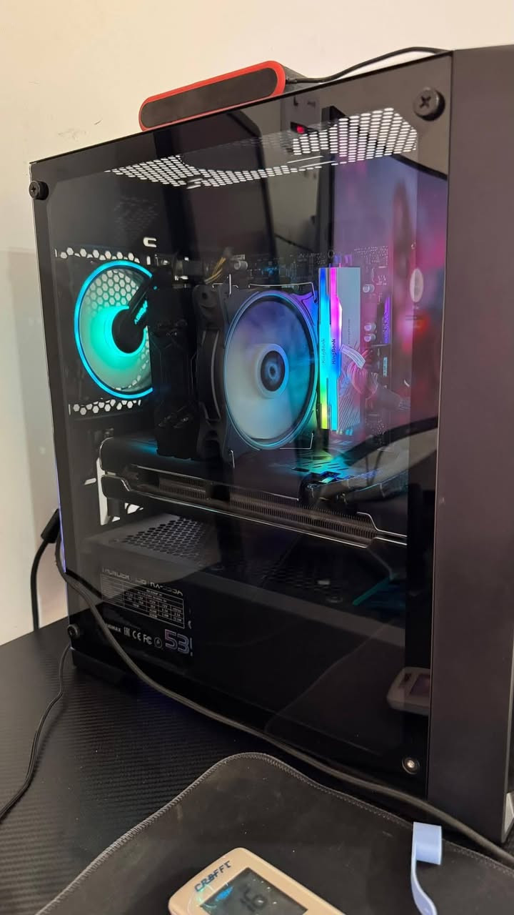 السلام عليكم
Pc للبيع  (بس الكيس)
المواصفات 
CPU RAYZEN 3600

RAM 16GB DDR4 3600 dual 2x

SSD120+1THDD

Gpu Radeon RX 5700 XT

PSU 650w

M.B B550 Gigabyte
مبرد هوائي
 الحاسبة ما بيها اي خلل أو مشكلة السعر 700 الف و بيها مجال شي بسيط
