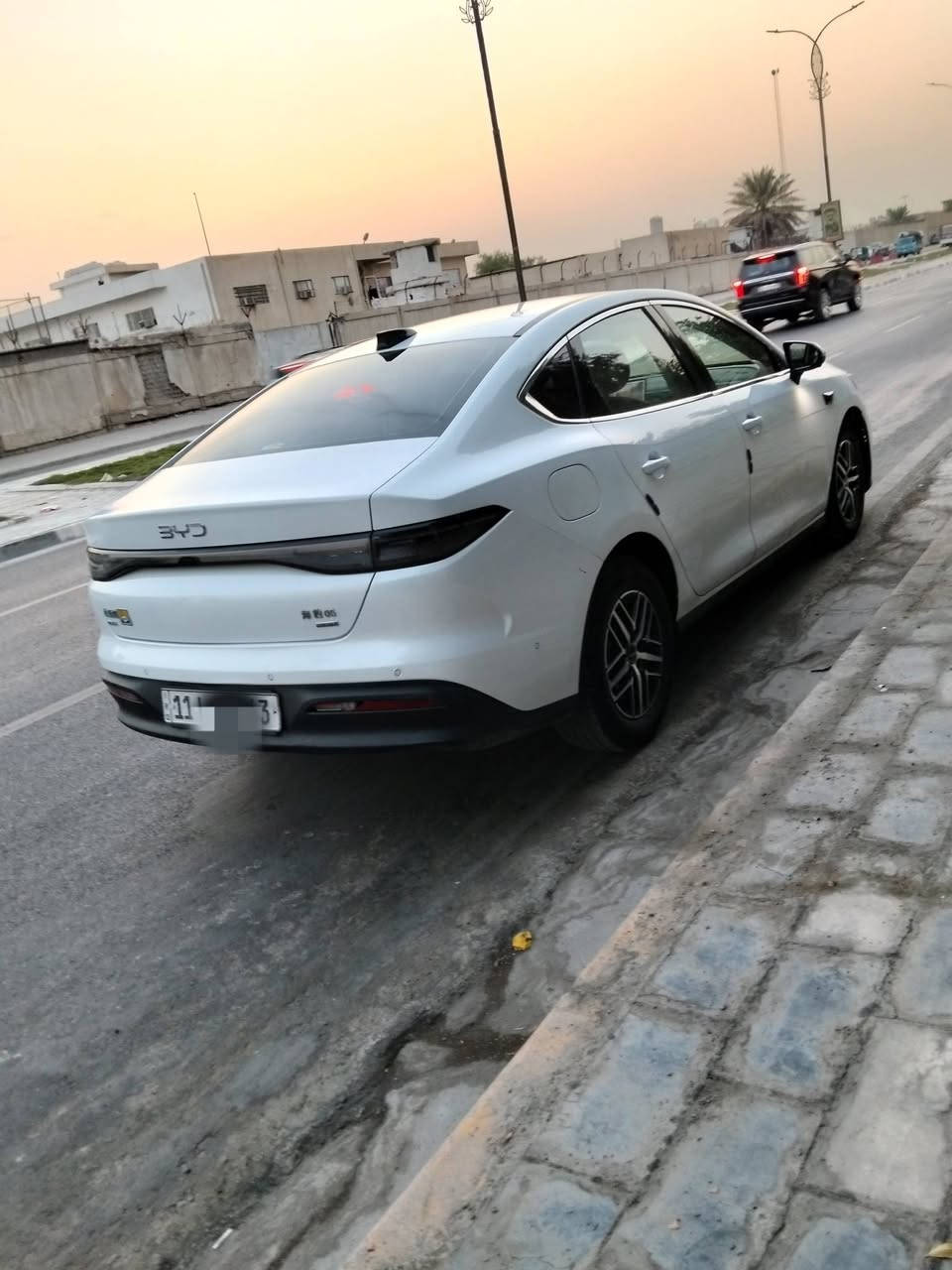 بي واي دي فول سيل فايف السعر 18واربعميه           13 كامره حساسات اماميه  خلفيه فتحه سقف داخل ابيض مري  شفط قياده تلقائيه   رقم بغداد  السيارة بيه ضربات مثل ما موضح بلصور ينرادلهن فقط صبغ وبيه مكانات بارد كفاله لغود وشاصي بيه ايرباكات دشبول وستيرن وبرده ماشيه 14 الكلي العنوان بغداد ***********
