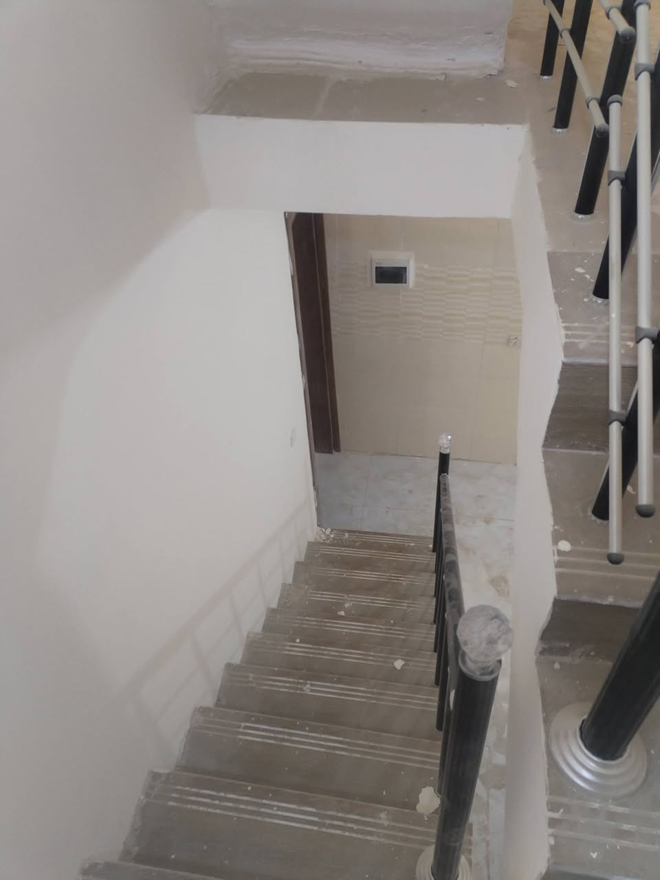 السلام عليكم..
مشتمل للبيع او مراوس بقطعه 150 متر في مربع المالكي،،،
مساحه المشتمل  ٦٥ متر في حي التراث قرب تقاطع درويش السيديه  على شارع 15  نافذ على شارع الشبكه بناء حديث درجه اولى غرفتين نوم واستقبال ومطبخ ومنور وخدمات التاسيسات دزاين ممتاز والديكورات مميزه والأبواب قاصه للراغبين بالشراء احنه بالخدمه 
🌹🌹
نتعامل بمقاطعه (2/10)(3/10)
وقطع المالكي القضاة وحي التراث 
رقم العقار 7076
 مساحه 100متر
بيع وشراء كافة المساحات
(50)متر (62)متر و (75) متر  و(100) متر  و(125)متر (150) متر (250)
العنوان 🌿 تقاطع درويش شارع 40 
للاستفسار الاتصال
***********☎️ 
***********☎️ 
*********** ☎️
