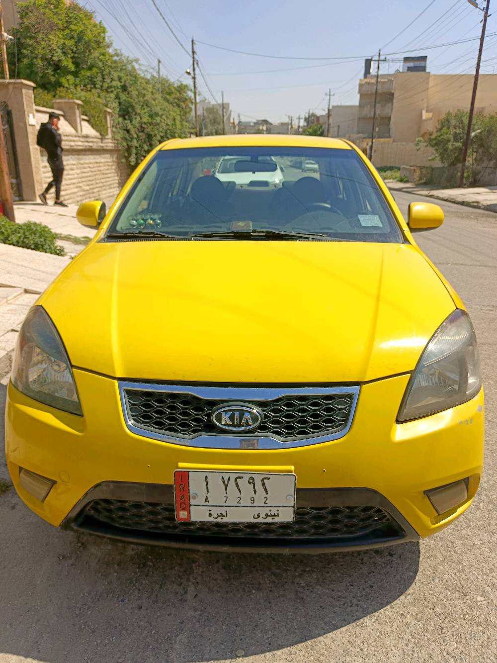 كيا ريو وارد امريكي موديل 2011طخم تاير جديد باتري جديد تبريد خير من الله قفل مركزي كير اوتامتيك المحرك بي اثر تبخير الضرر جاملغ السايق ابمبدل اصلي وطخة جهة اليسار الشواصي ضرر بسيط مثل ماموضح بالصورة هيئة مصفرة بدون غرامات رقم الماني باسمي تحويل ثاني يوم... السعر مناسب مكاني موصل الجانب الايسر