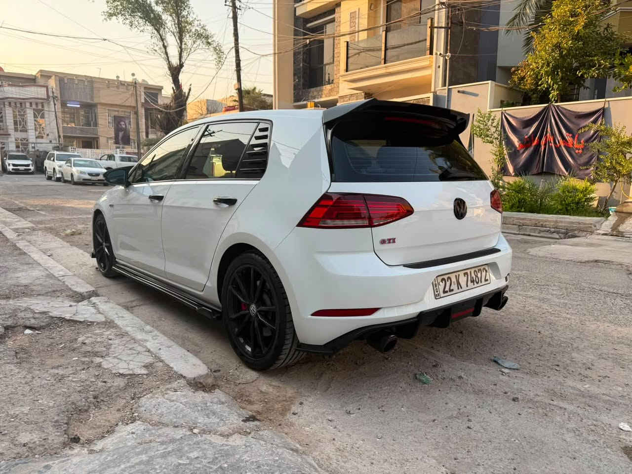السلام عليكم
بيع او مراوس بشي نظيف 
كولف gti موديل 21 كير عادي 
السيارة بدون صبغ حادث بسيط وراجع على البارد فقط 
هزة جديدة السيارة حالياً صافية بدون وشم او تضليل 
مبرمجة ستيج 1 يم 4Brothers  طلقات وبوب كورن وبيها بوابة بالكزوز فعلياً السيارة  صاروخ ومصرفها بالبانزين حالها حال الكورلا نهائياً مابيها مصرف 
عليها ادامة كاملة 
للجادين بالشراء هذا رقمي *********** مكاني بغداد
