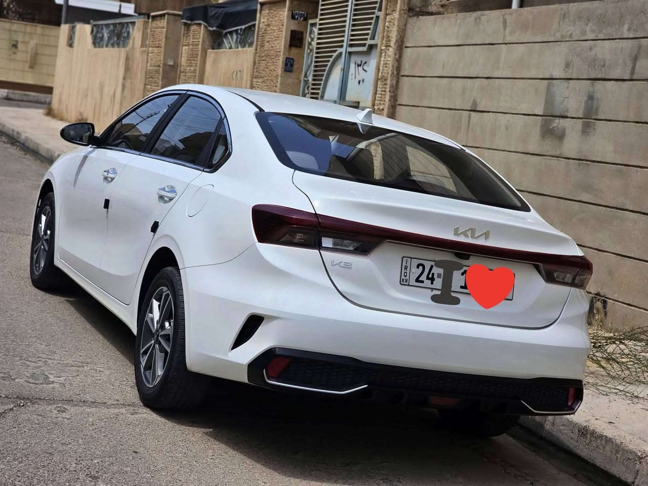K3 2022 
ماشية 26000km 
كفالة من الصبغ والبارد 
مواصفات 
بصمة فتحة تبريد لمس شحن وايرليس قطعتين تبريد كروز سرعة فول تحكمات ستيرن 
سعر ١٣٨ 
مكاني الحدباء 
*********** واتساب
