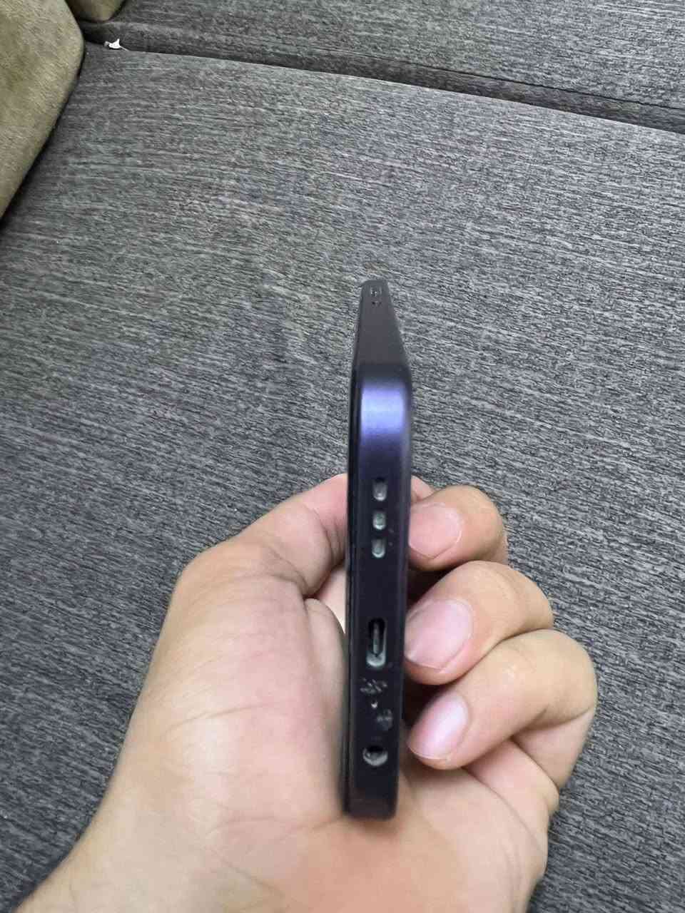 سلام عليكم Oppo A6x للبيع 
📱 الشاشة: 6.75 بوصة LCD، 
⚙️ المعالج: 685
💾 الذاكرة: و 4GB + 256GB 
🔋 البطارية: حوالي 6100mAh 
📸 الكاميرا الخلفية: 13MP.
🤳 الكاميرا الأمامية: 5MP.
🔐 الأمان: بصمة جانبية + فتح بالوجه شغالات 
📶 الموبايل شريحتين 
سعر ب200 قفله 
ما مستخدم شهر  
مكان بغداد مدينه الصدر  *********** واتساب موجود

