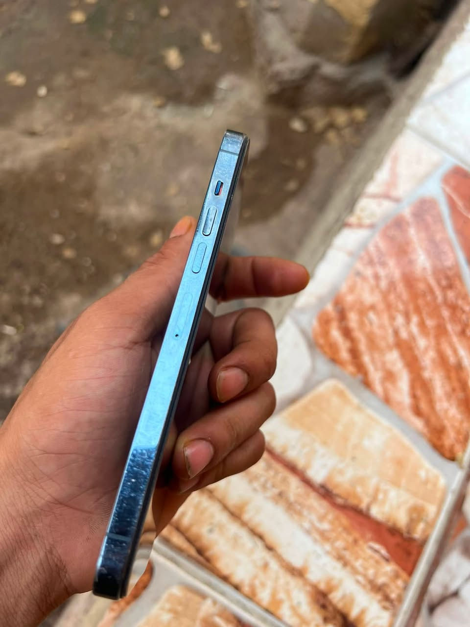 ايفون 13 برو ماكس للبيع مستعجل ع بيعه كفاله جهاز راقي يخبل بس الضهر مكسور   ***********
